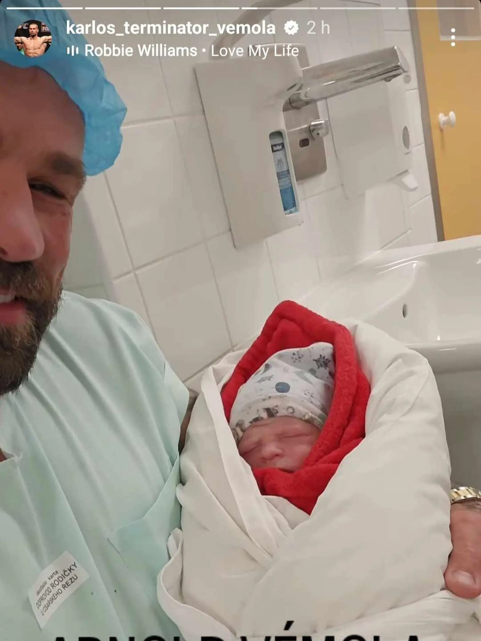 Lela Vémola porodila.