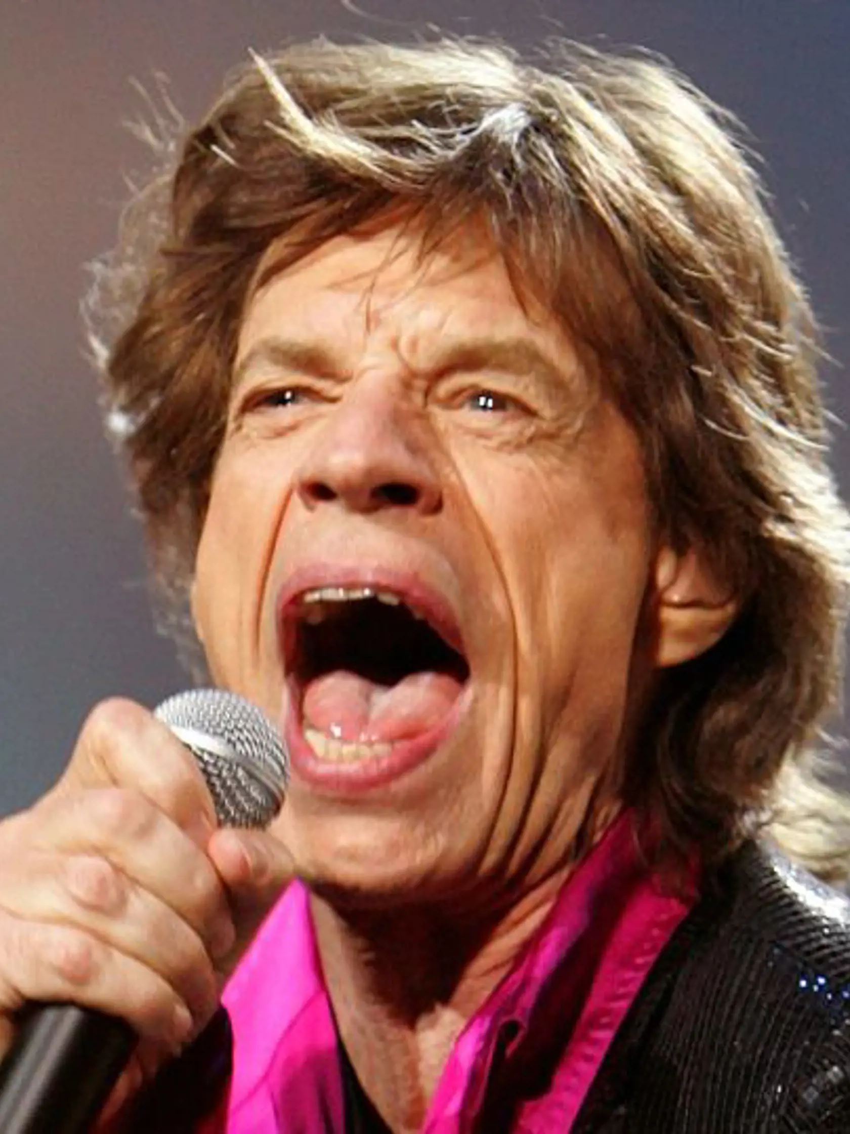 ** JAGGER **   Mick Jagger sings on stage as The Rolling Stones perform during their concert at Saitama Super Arena in Saitama, north of Tokyo, Sunday, April 2, 2006. The rock 'n' roll band is on a five-concert tour to Japan as part of "A Bigger Bang" world tour. (AP Photo/Shizuo Kambayashi)