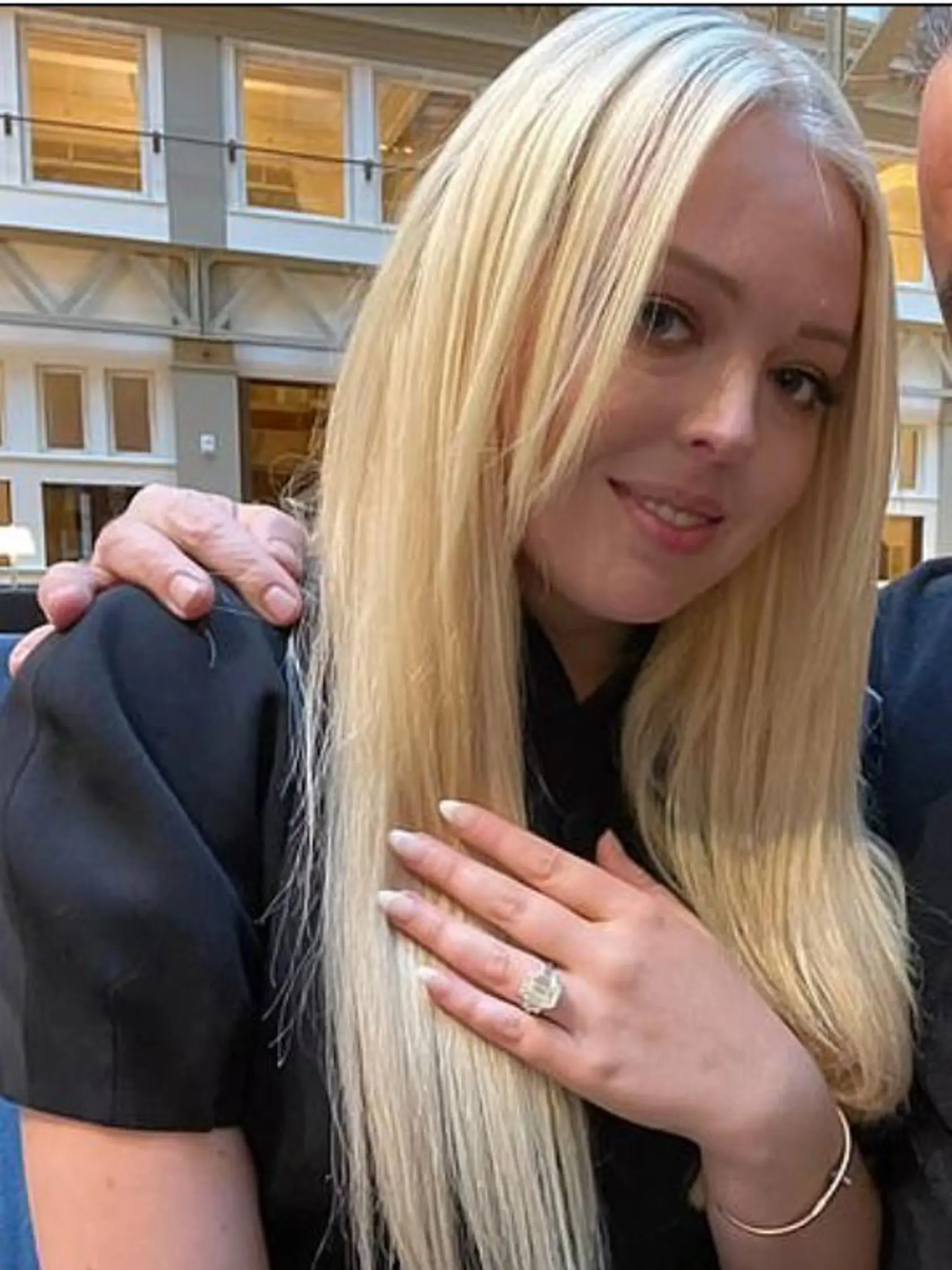 Tiffany Trump sa pochválila diamantovým prsteňom.