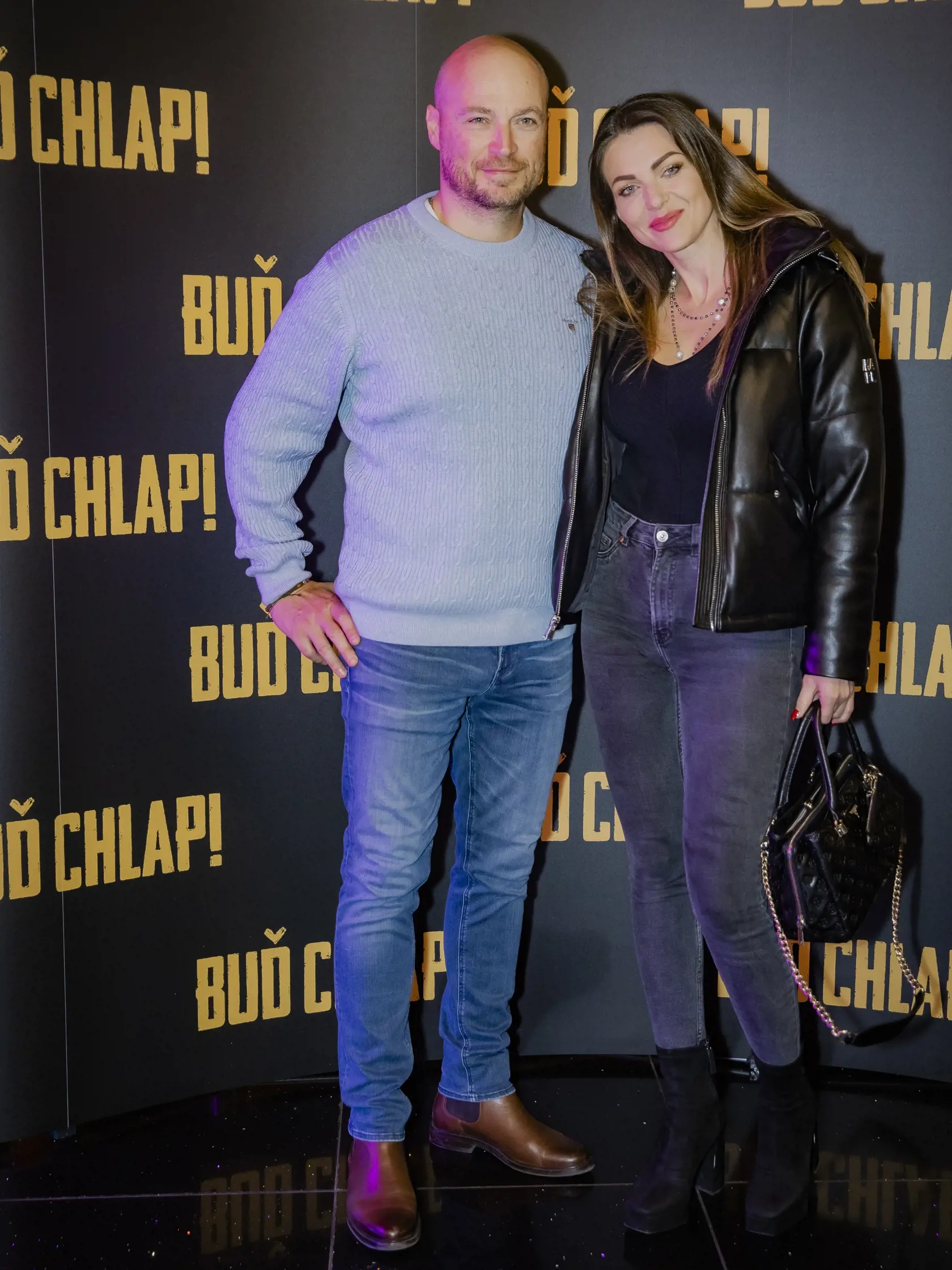 Na snímke Martina Schindlerová s partnerom Marcelom Borisom počas slávnostnej premiéry filmu Buď chlap!
