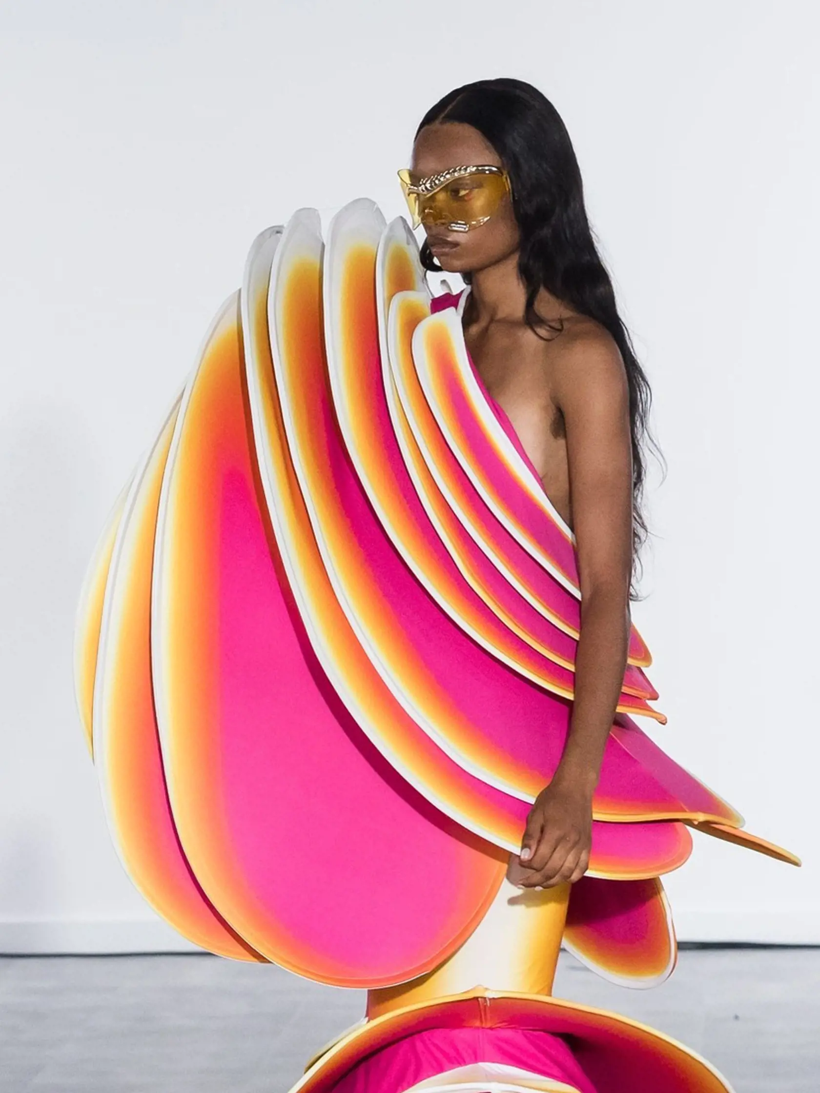 London Fashion Week 2023: Vesmírna morská panna?