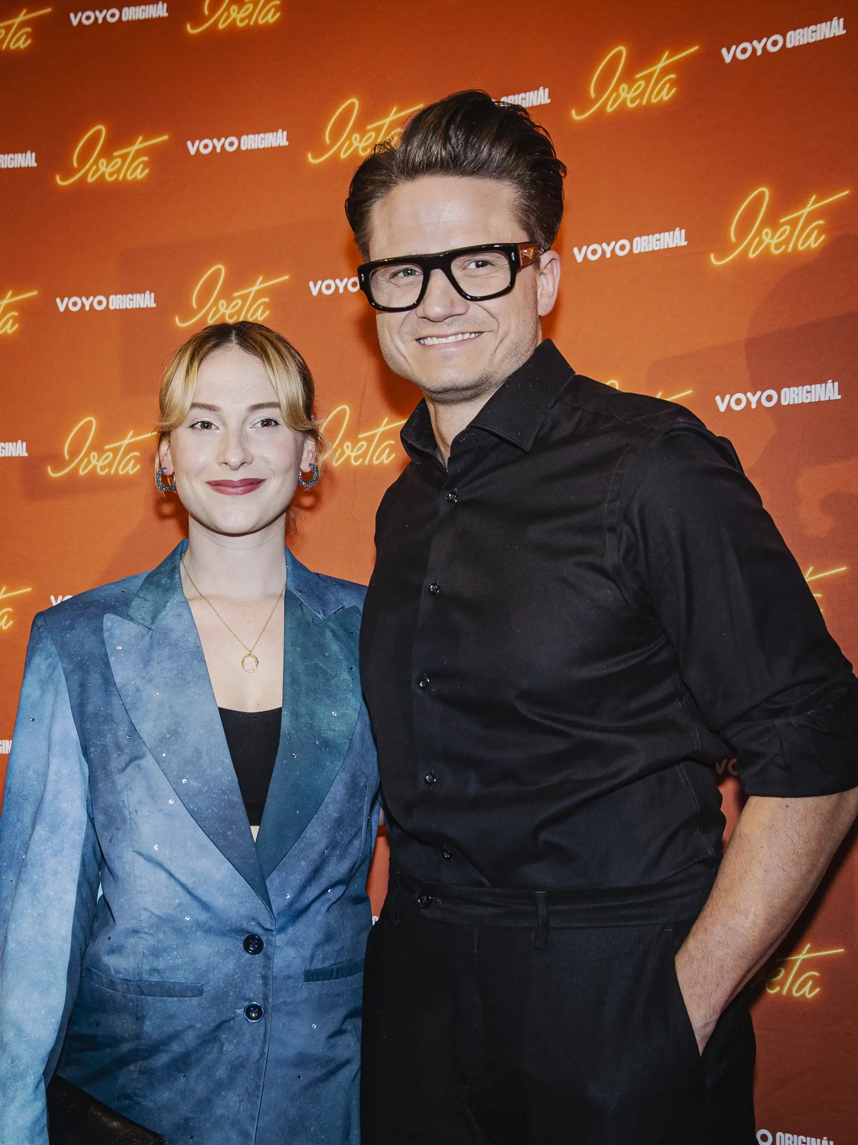 Na snímke Anna Fialová a Ondřej Brzobohatý počas slávnostnej premiéry minisérie Iveta - skutočný príbeh Ivety Bartošovej pokračuje, ktorá sa konala v pražskom kine Lucerna.