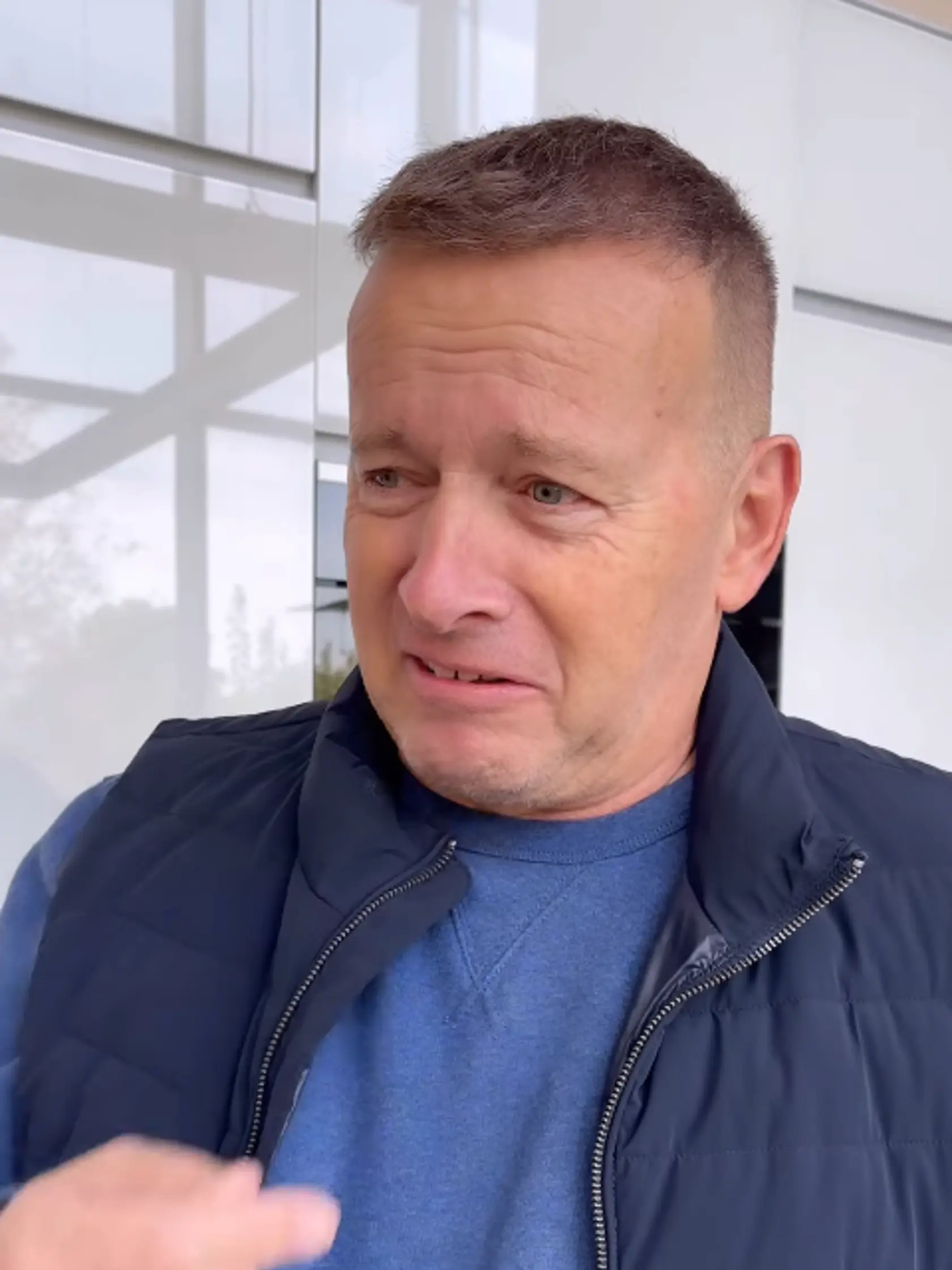 Hoci ho napínalo a všelijako sa pritom tváril, tú najnechutnejšiu časť stávky s veľkou dávkou sebazaprenia zvládol. 