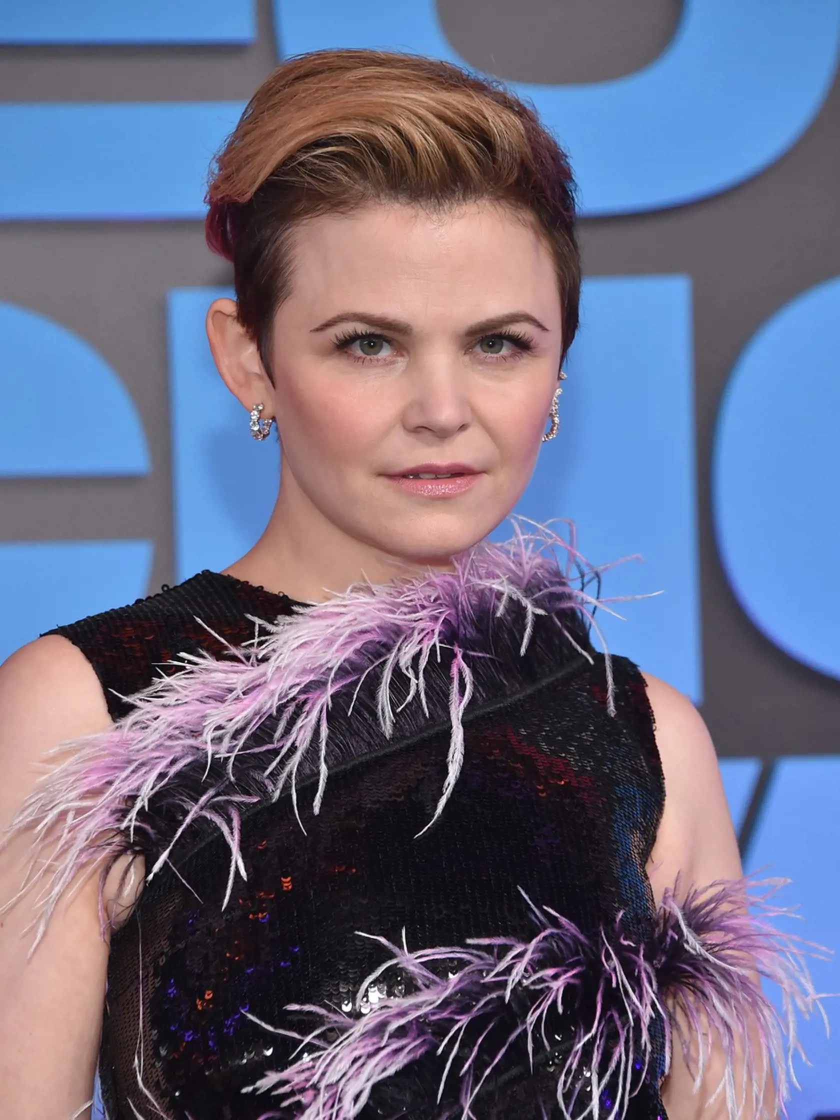 Tvár Ginnifer Goodwin pôsobí s krátkym pixie strihom útlejšie.
