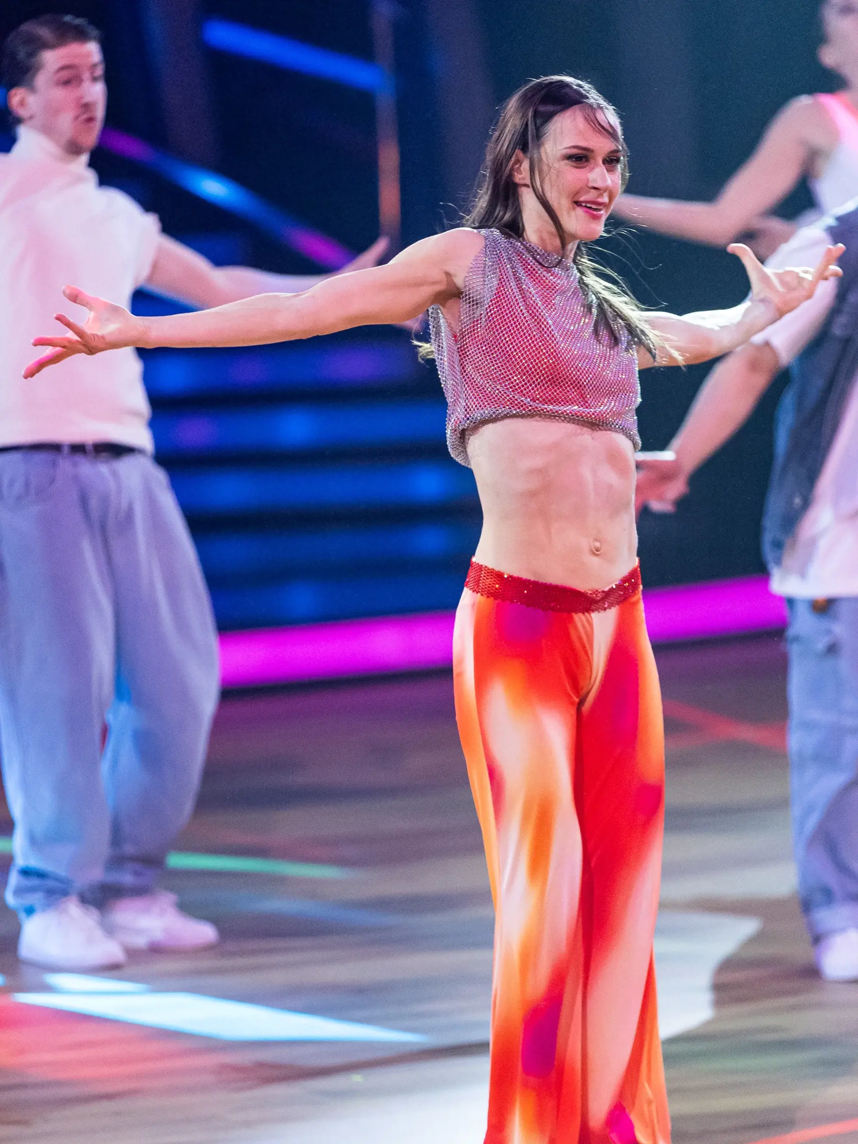 Anna Jakab Rakovská ukázala minulý rok v Let´s Dance vymakané brucho.