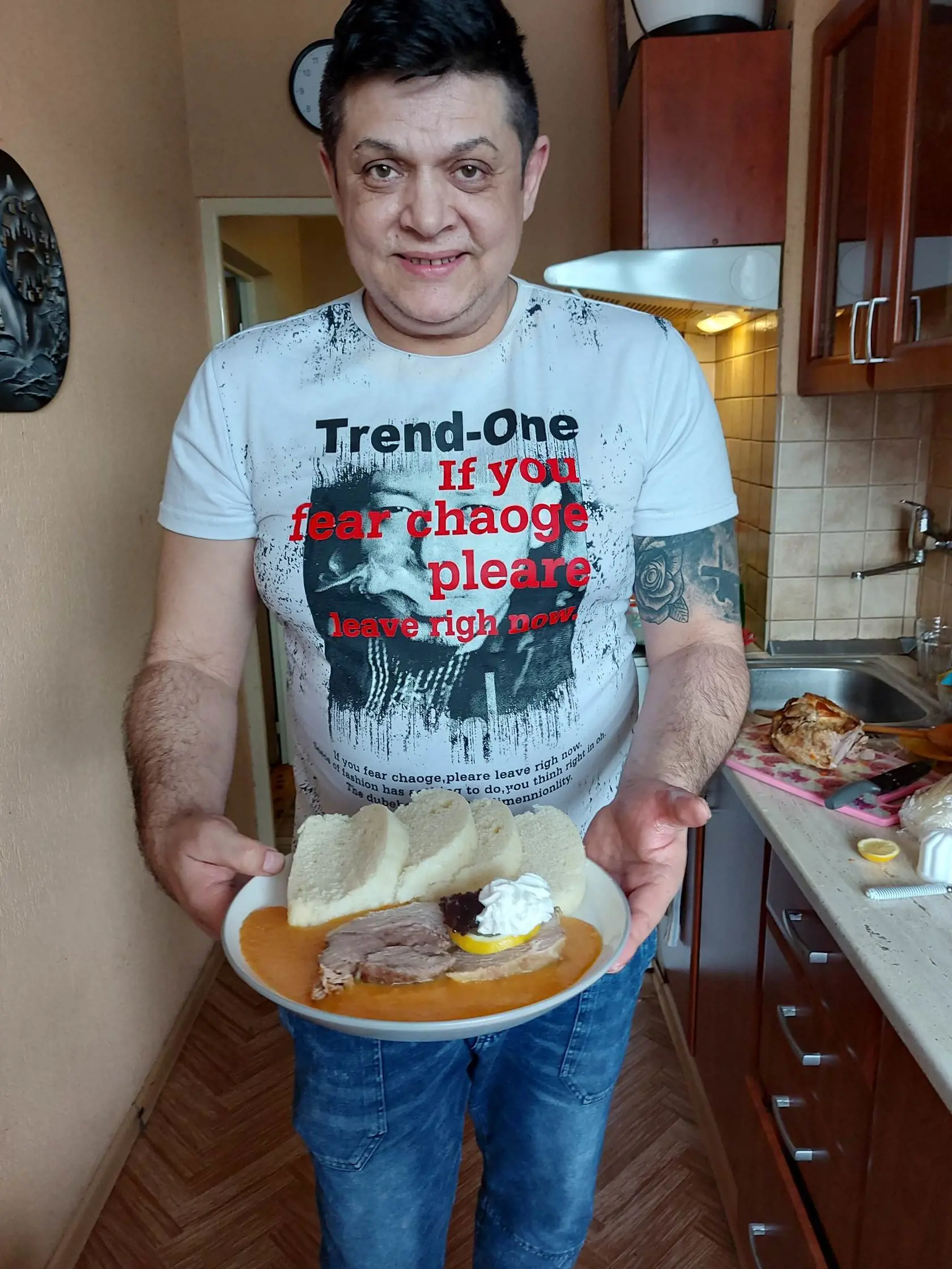 Erika má záľubu vo varení, takmer každý deň pripravuje pochúťky pre svojich príbuzných a kamarátov.