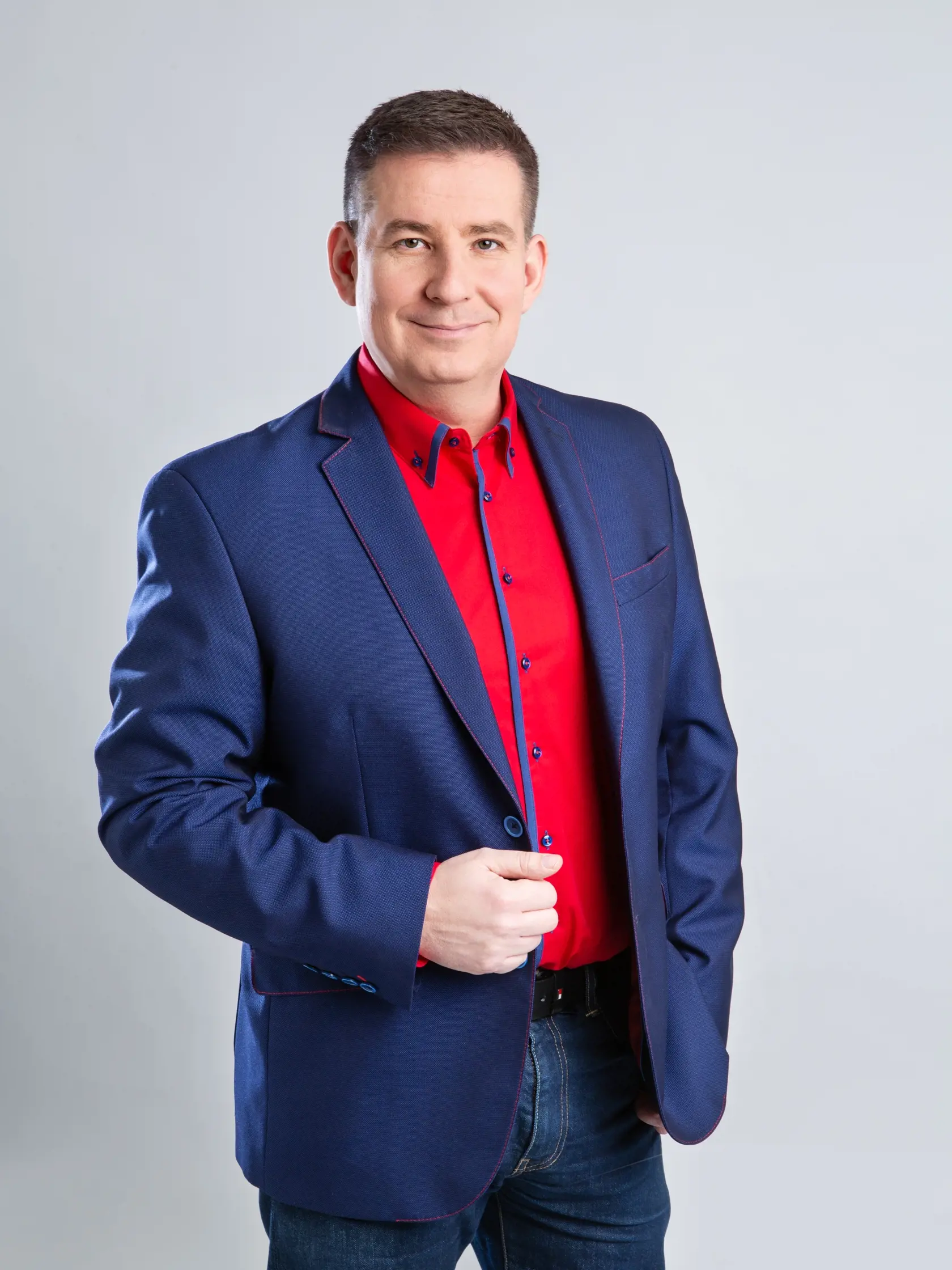 Patrik Herman - investigatívny novinár, televízny moderátor a aktivista. Momentálne vedie osvetu za prevenciu proti rakovine hrubého čreva.