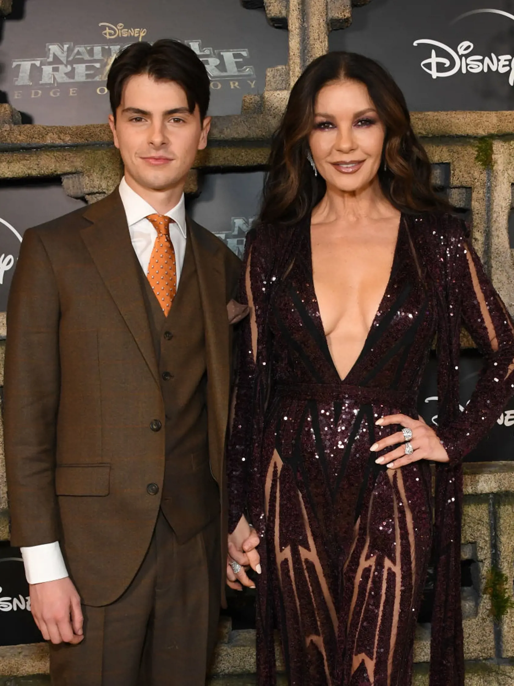 Catherine Zeta-Jones so synom Dylanom