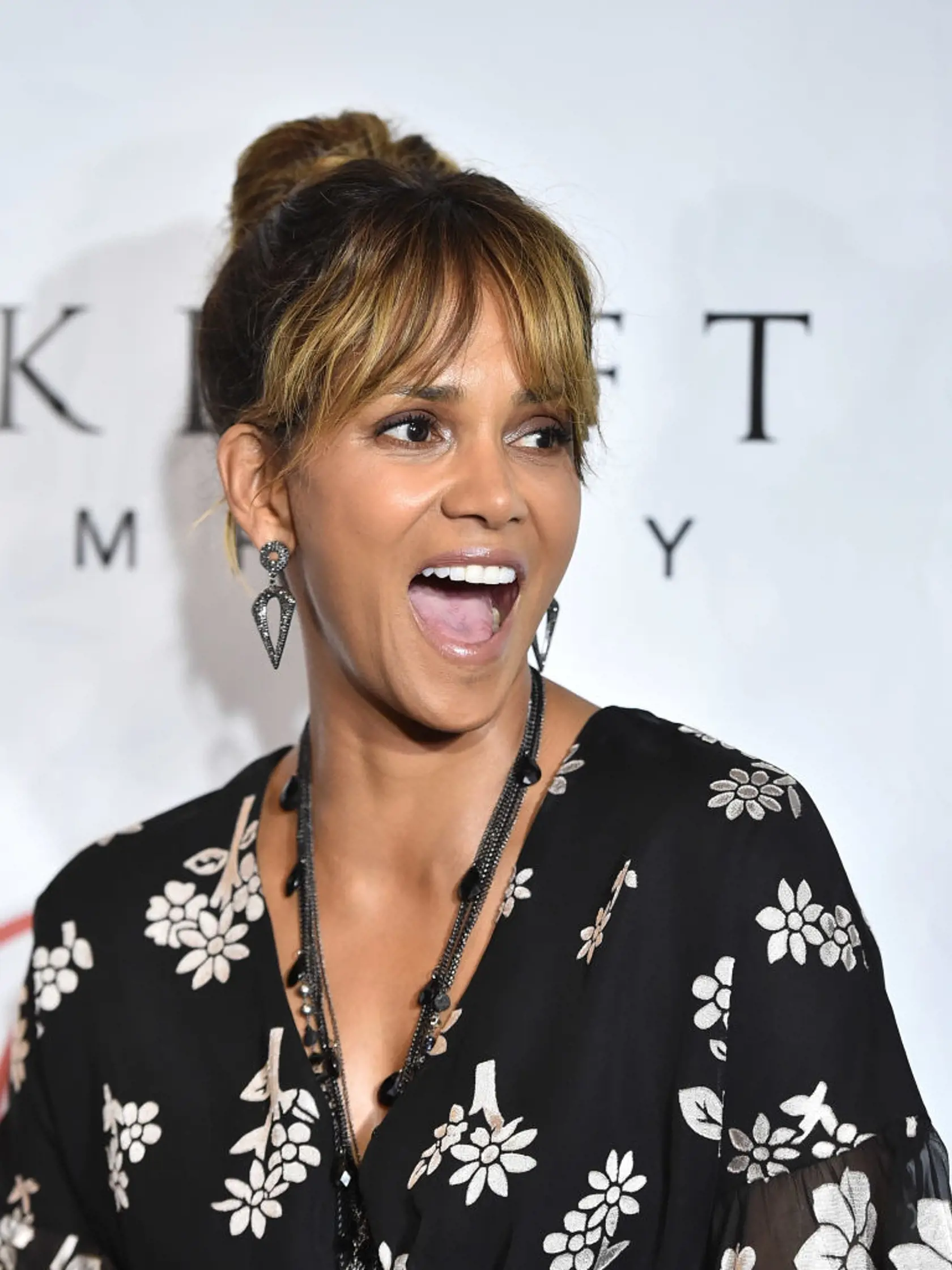 LOS ANGELES, CA - JUNE 27:  Actress Halle Berry attends the 2018 Imagine Cocktail Party To Benefit Jenesse Center at Wilshire Country Club on June 27, 2018 in Los Angeles, California.  (Photo by Alberto E. Rodriguez/Getty Images)