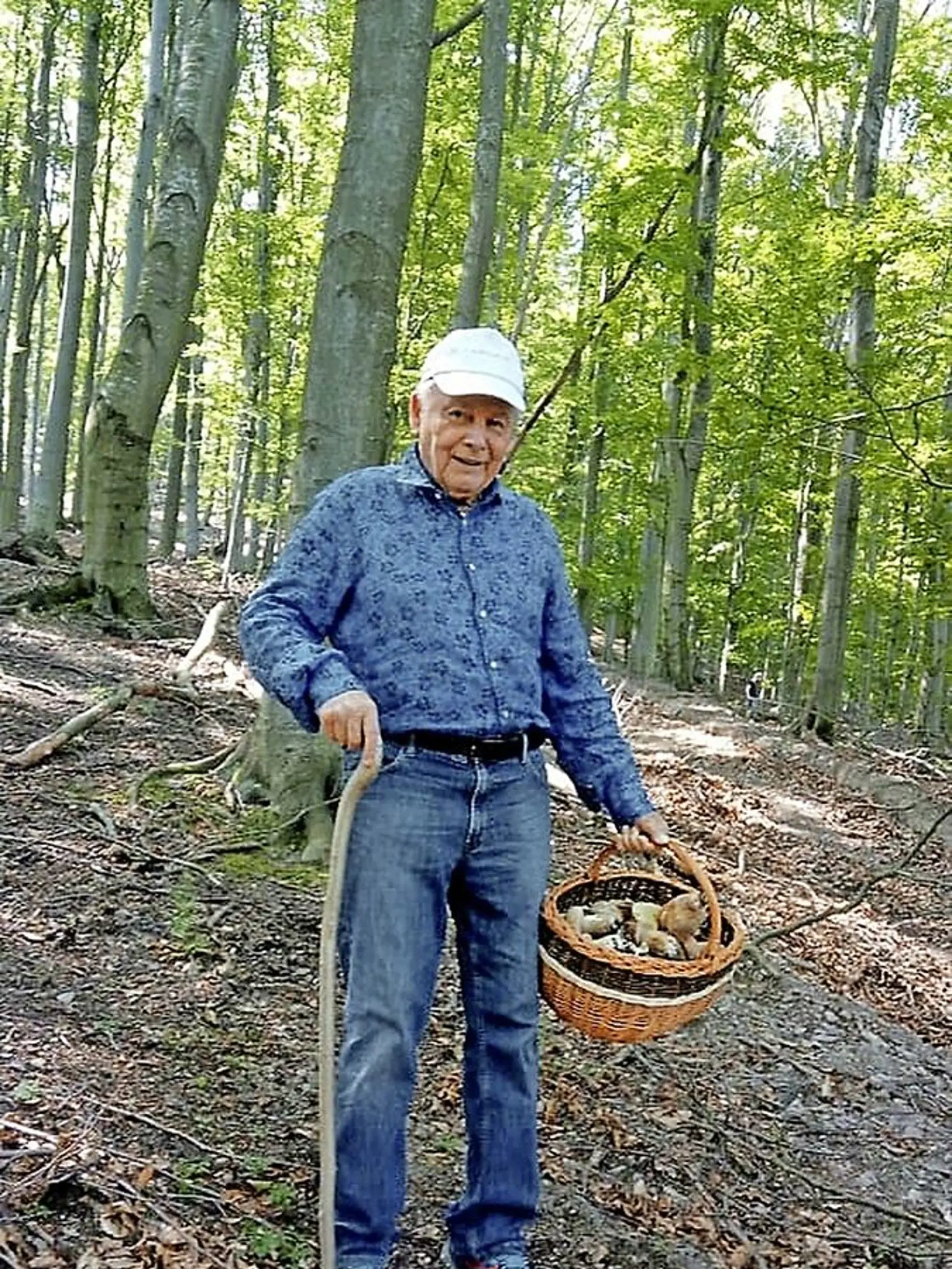 Rudolf Schuster má rád pobyt v prírode. Teraz si však musí vystačiť len s domom a záhradou, ale nesťažuje si, keďže prostredie aj vďaka kvitnúcej kráse je veľmi príjemné.