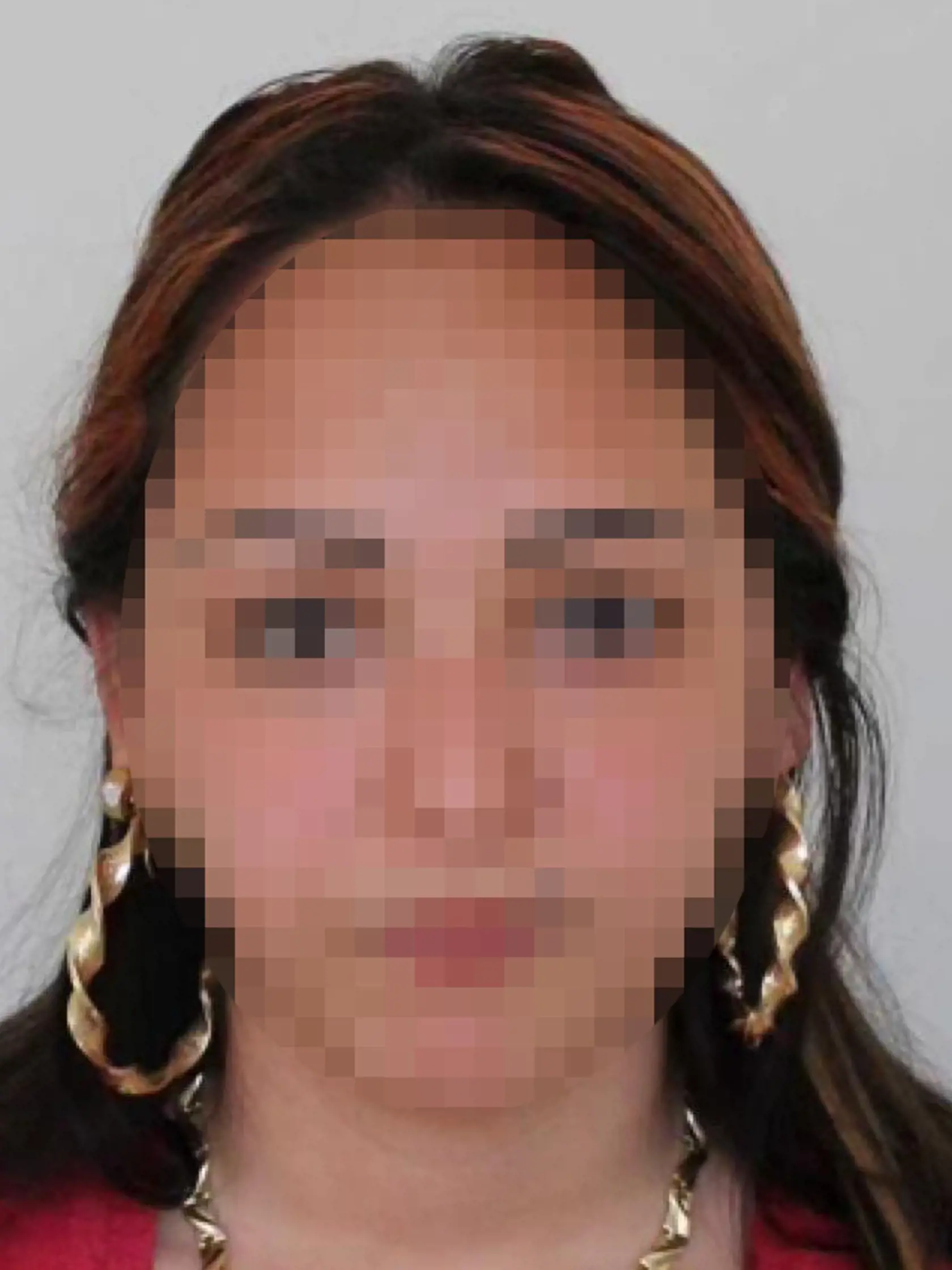 Podľa dostupných informácií má ísť o Dianu (†22), ktorá je nezvestná už týždeň a pochádza z obce Zlaté Klasy. Obyvatelia sú z nálezu tela v neďalekom odvodňovacom kanály zhrození.