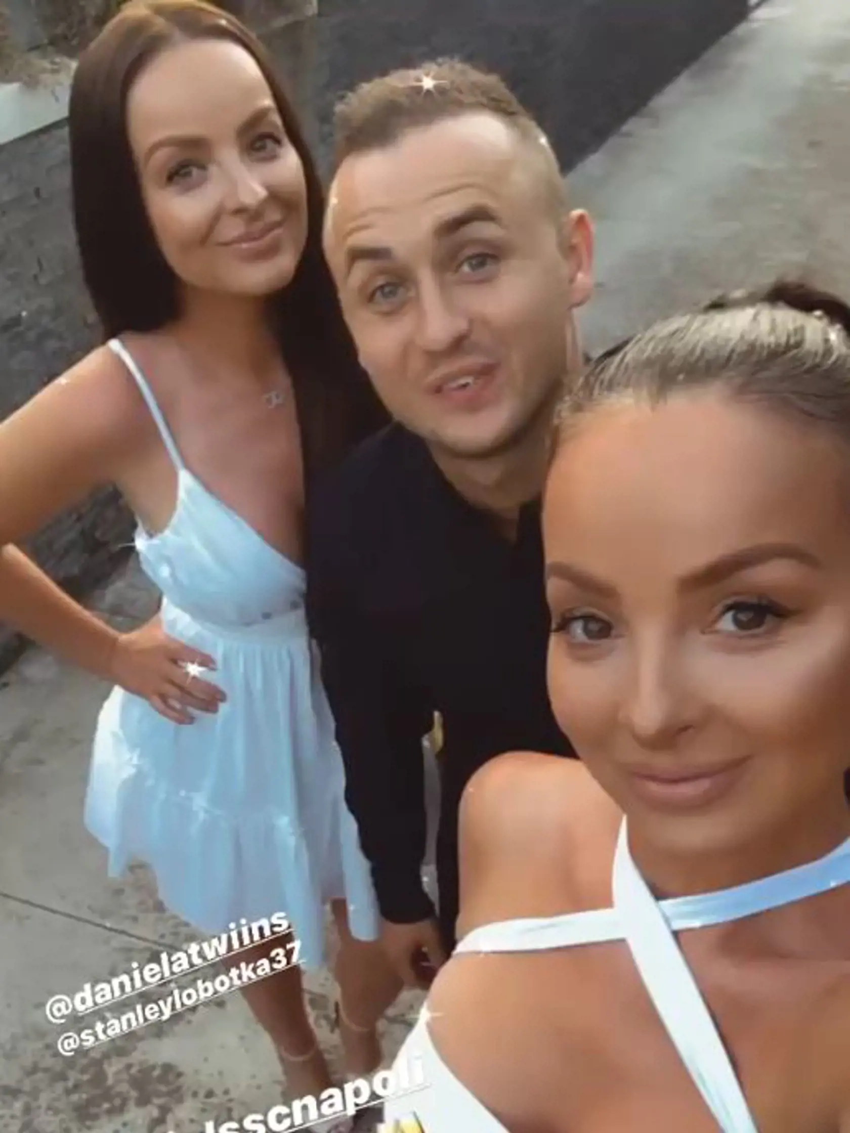 Sestry Nízlové s futbalistom Stanom Lobotkom
