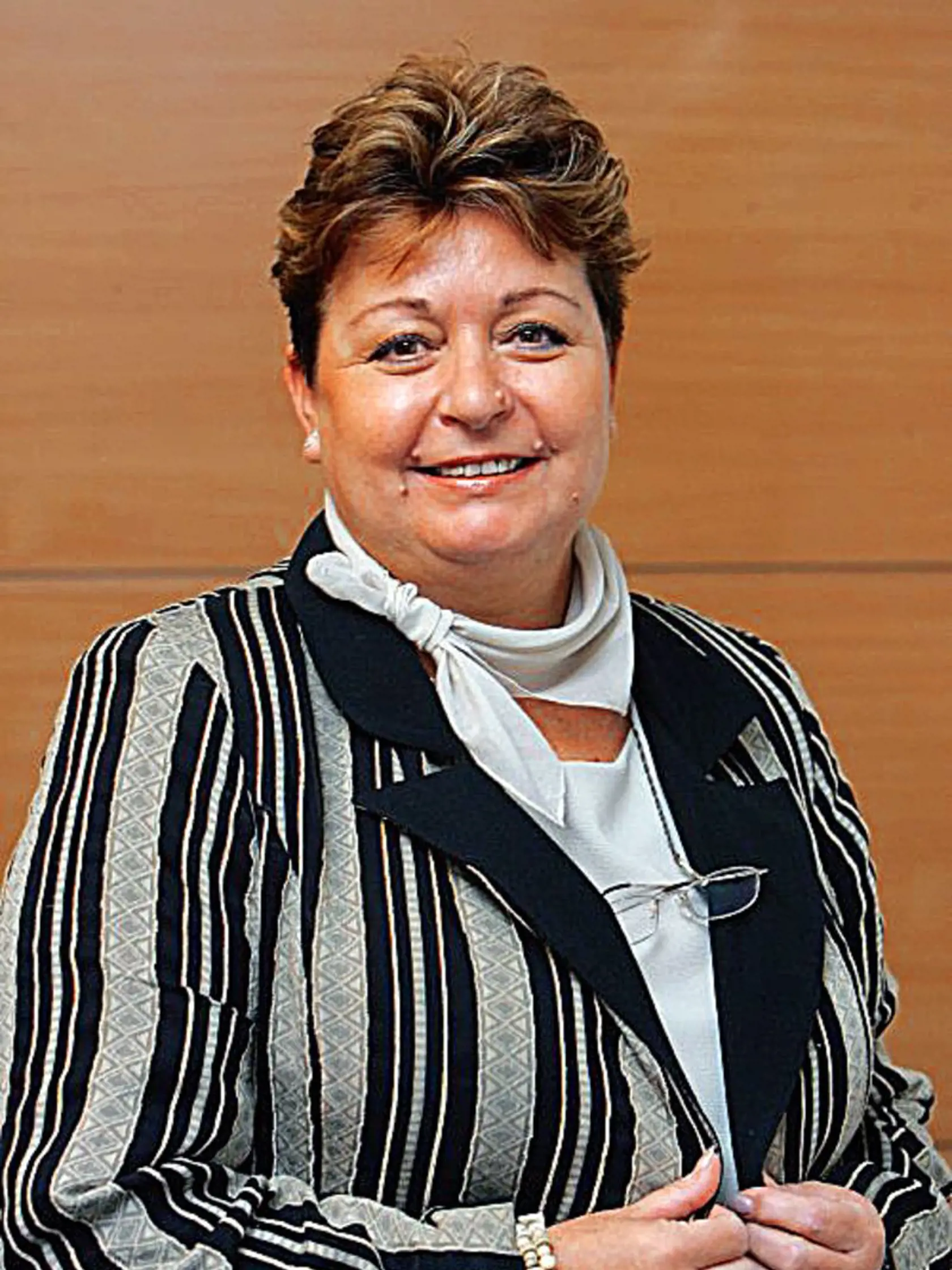 Detská psychologička Gabriela Herényiová zásadne nesúhlasí s výučbou počas letných mesiacov. Deti by si podľa nej mali počas leta oddýchnuť a nemyslieť na učivo. Dostatočné bude ak sa začnú škole naplno venovať od septembra.