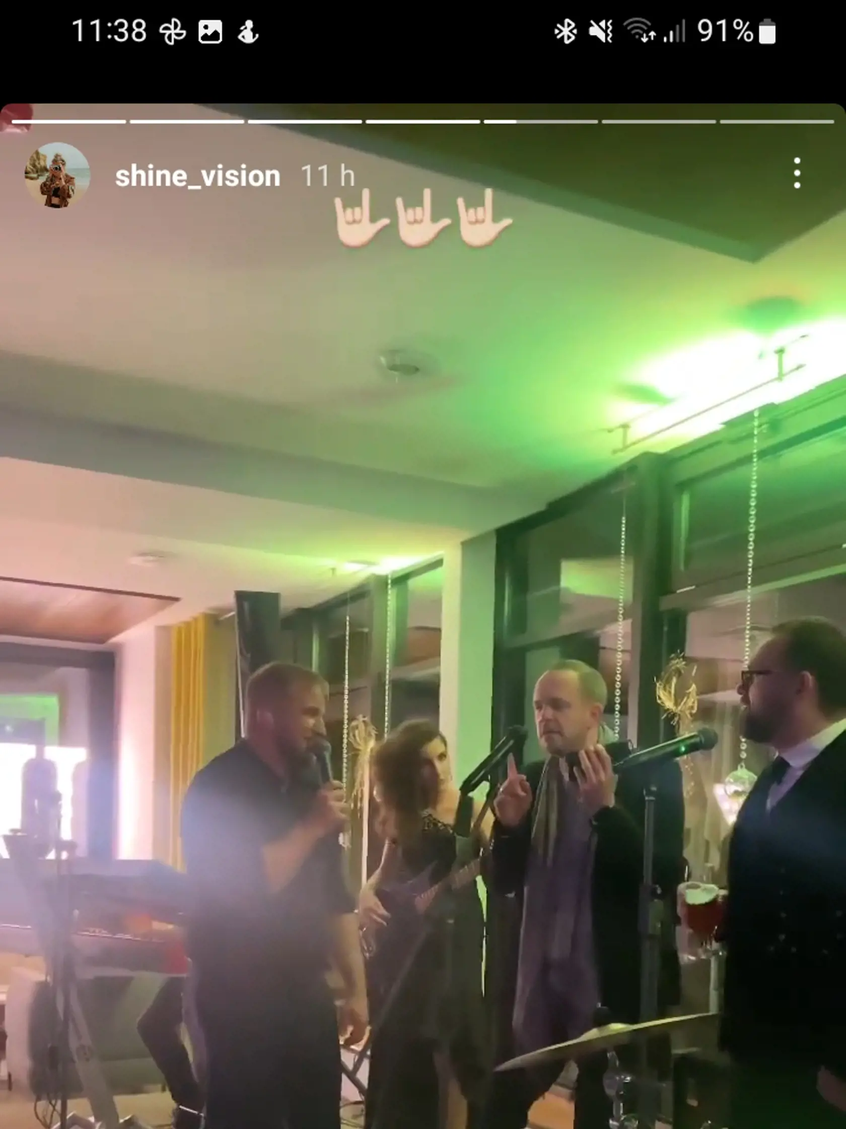 Spevák si na svojej svadbe aj zaspieval.
