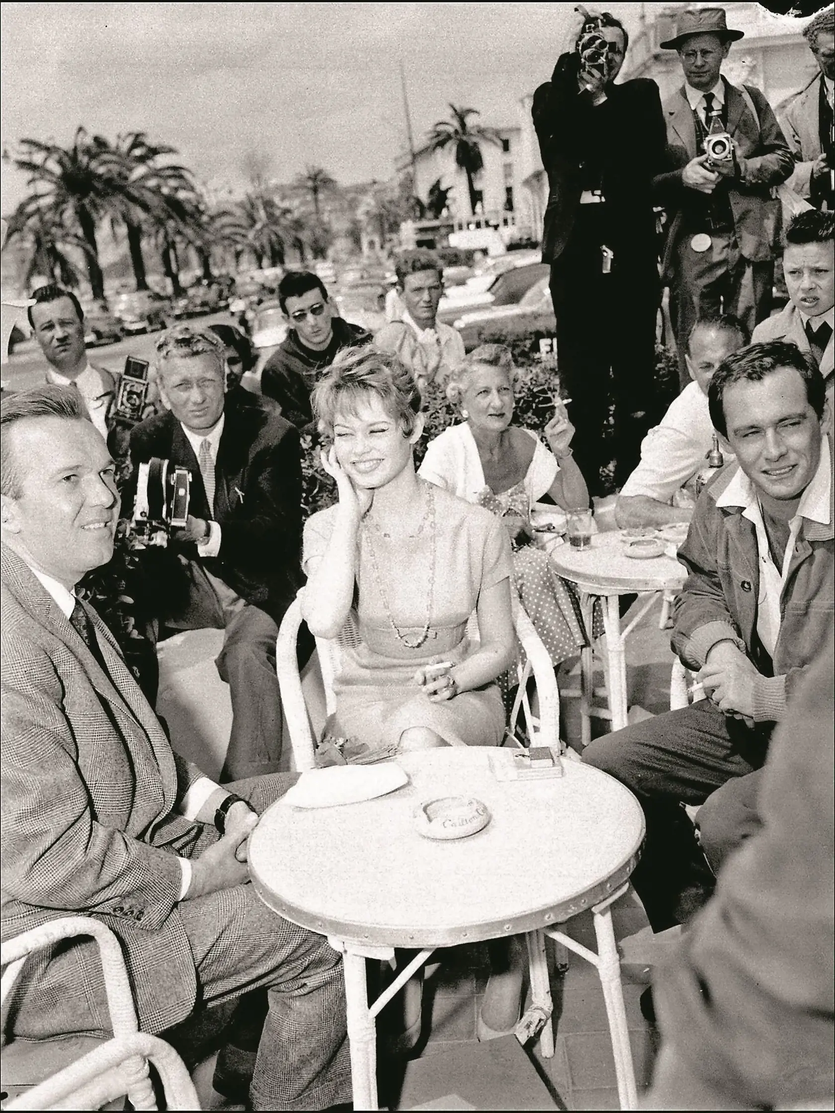 SLÁVNA HISTÓRIA Na festivale ste mohli stretnúť hviezdy ako Brigitte Bardotovú, Sophiu Lorenovú či Grace Kellyovú, zhora. Prvý ročník museli zrušiť, lebo prepukla druhá svetová vojna.