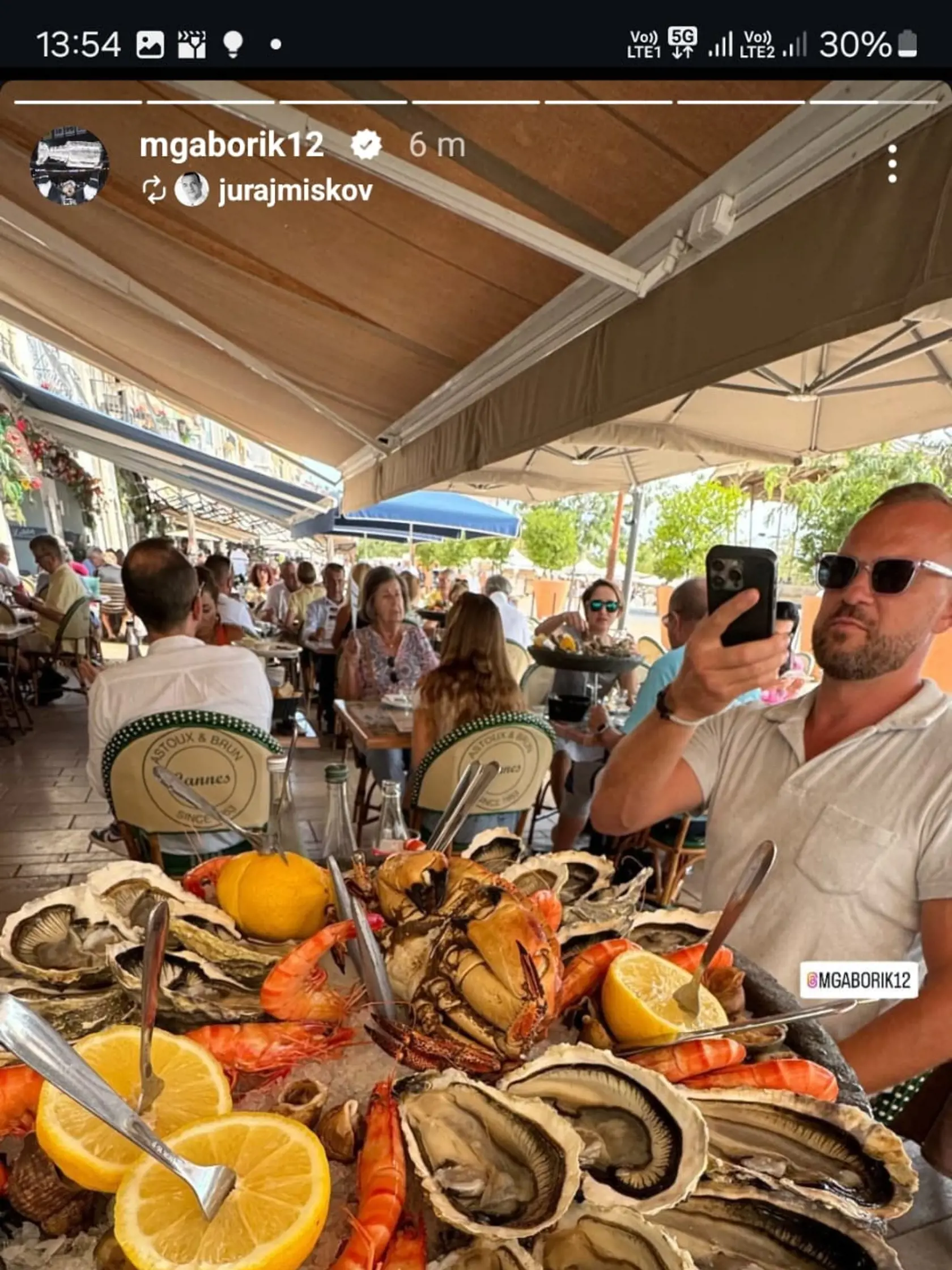 Najnovšie zábery zo života Juraja Miškova. Na mnohých z nich je jeho kamarát - Marián Gáborík.