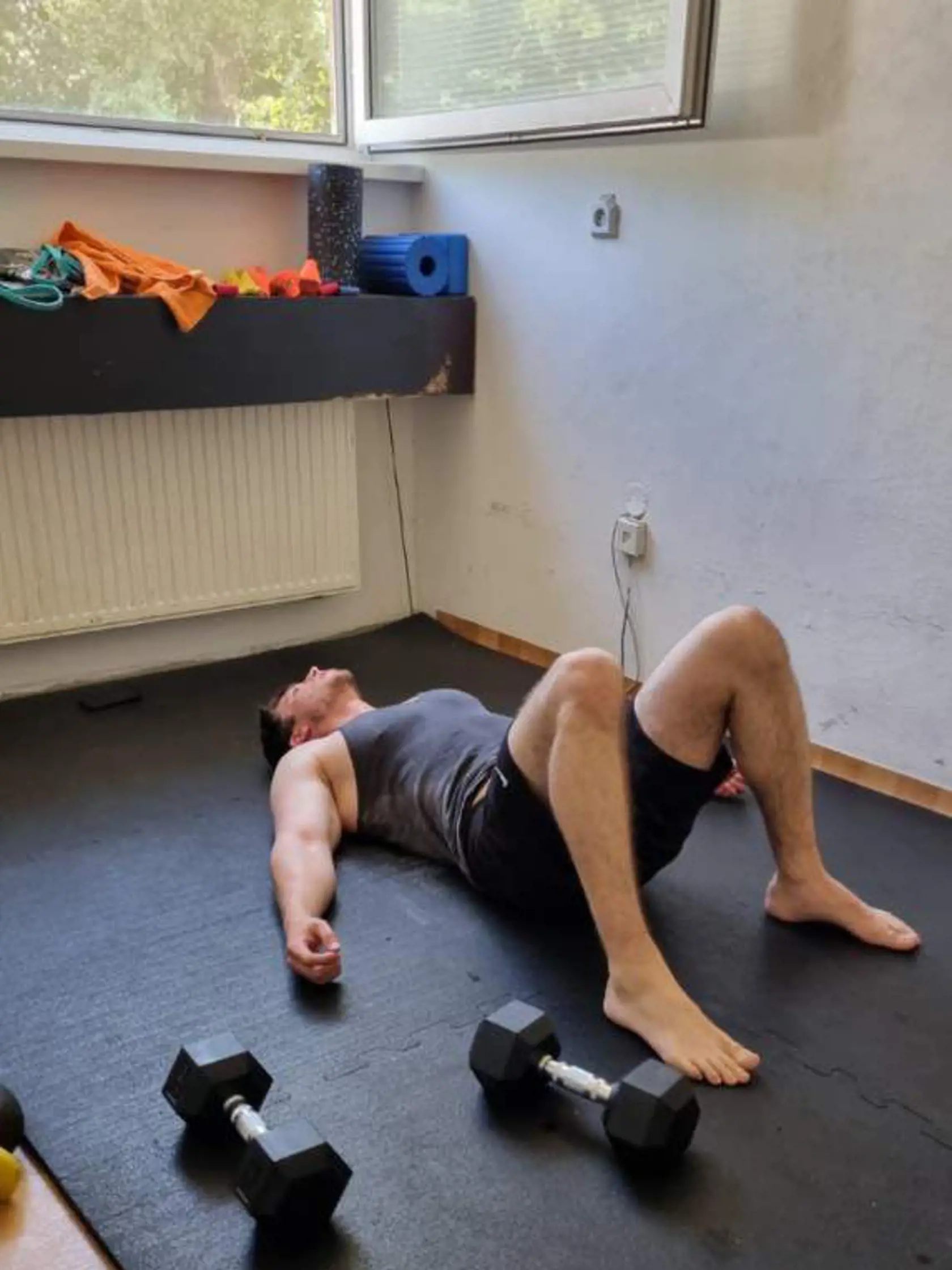 Iný štýl
Ku funkčnému tréningu patrí aj posilňovanie stredu tela, ale nie známymi brušákmi.