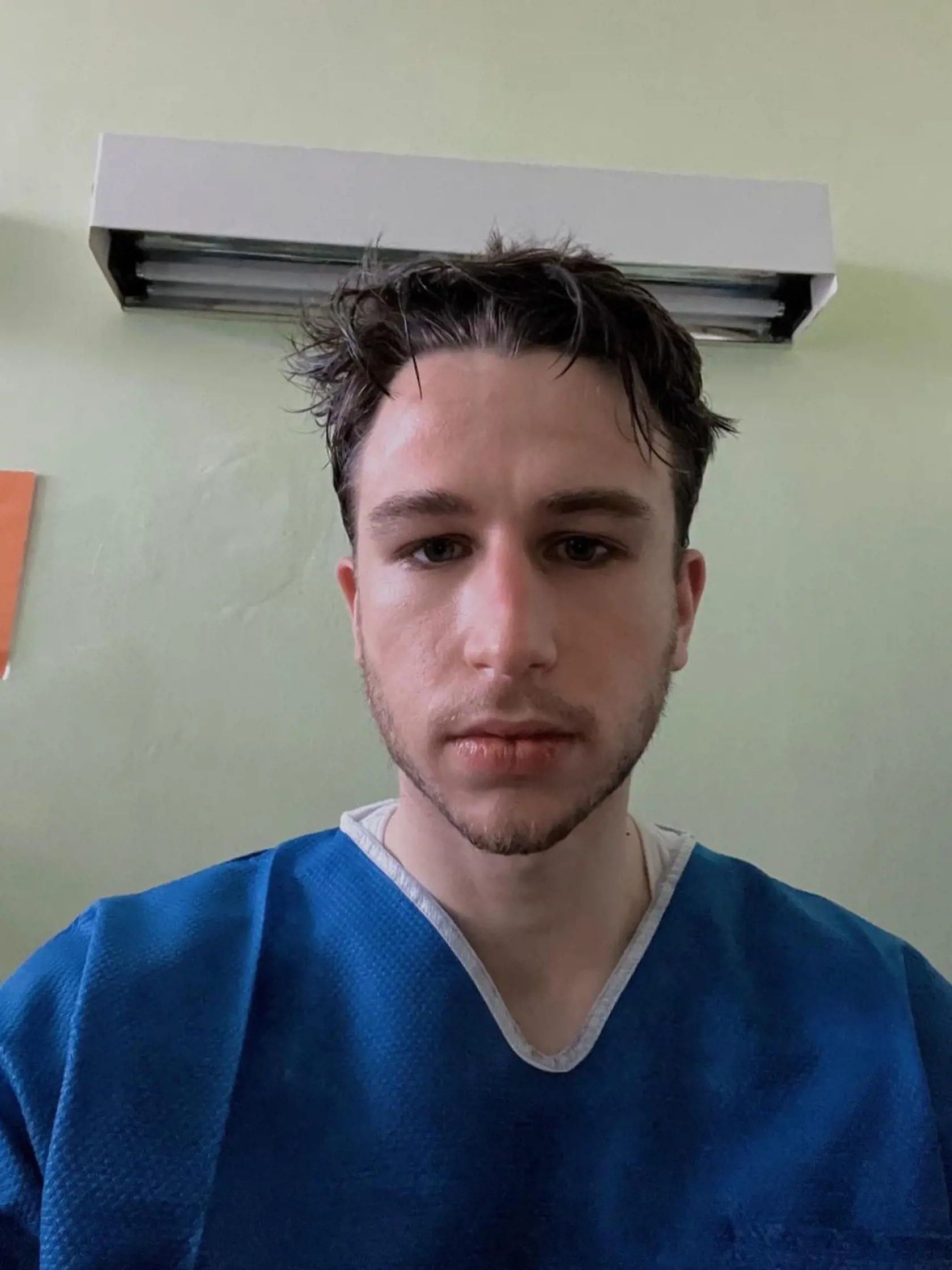 Poslanec OĽANO Andrej Stančík po dobrovoľnej službe na COVID oddelení.