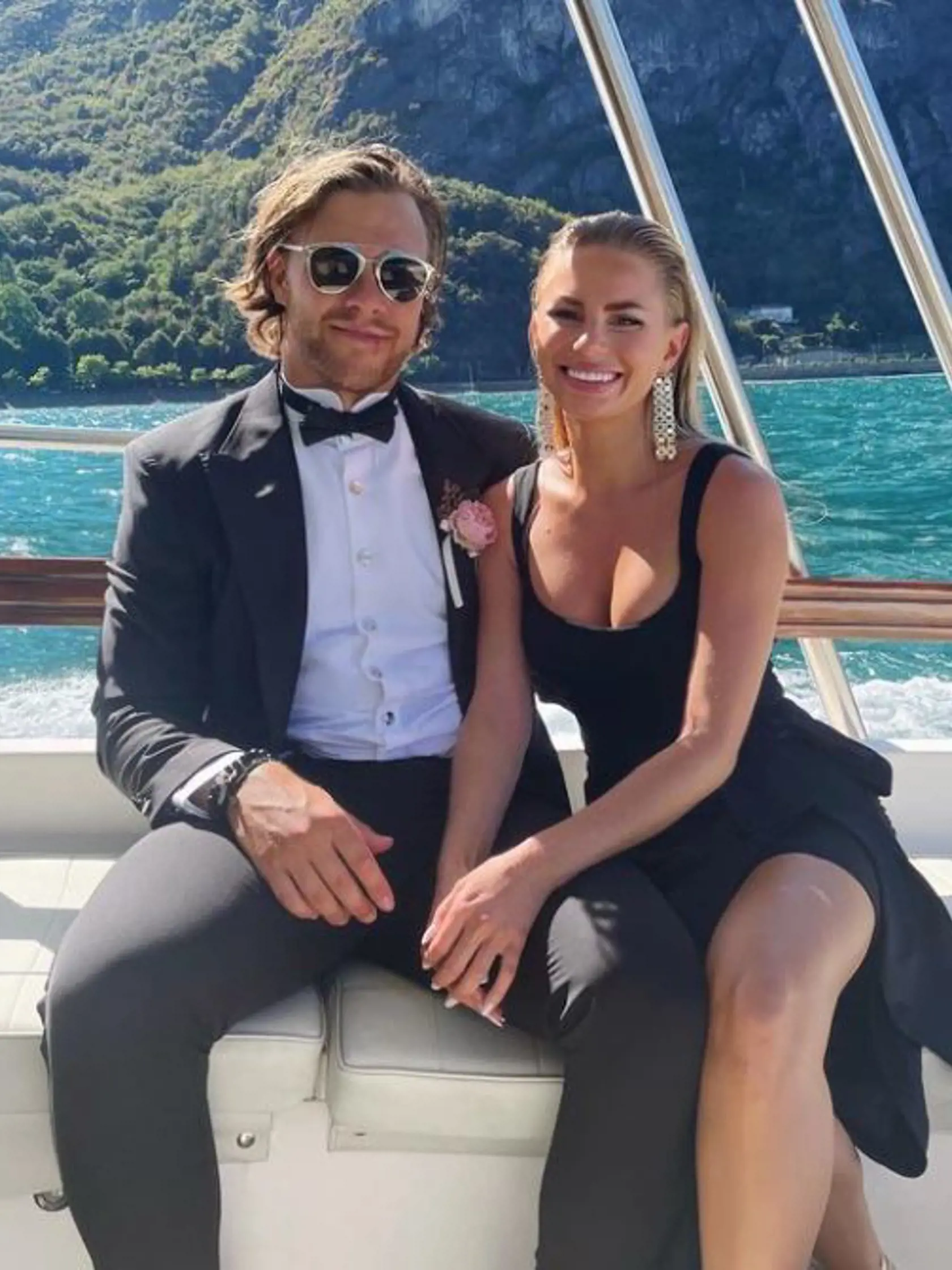 David a Rebecca sú šťastní a rozumejú si. Rebecca má dobrý vzťah aj s Pastrňákovou mamou, ktorá syna často sprevádza.