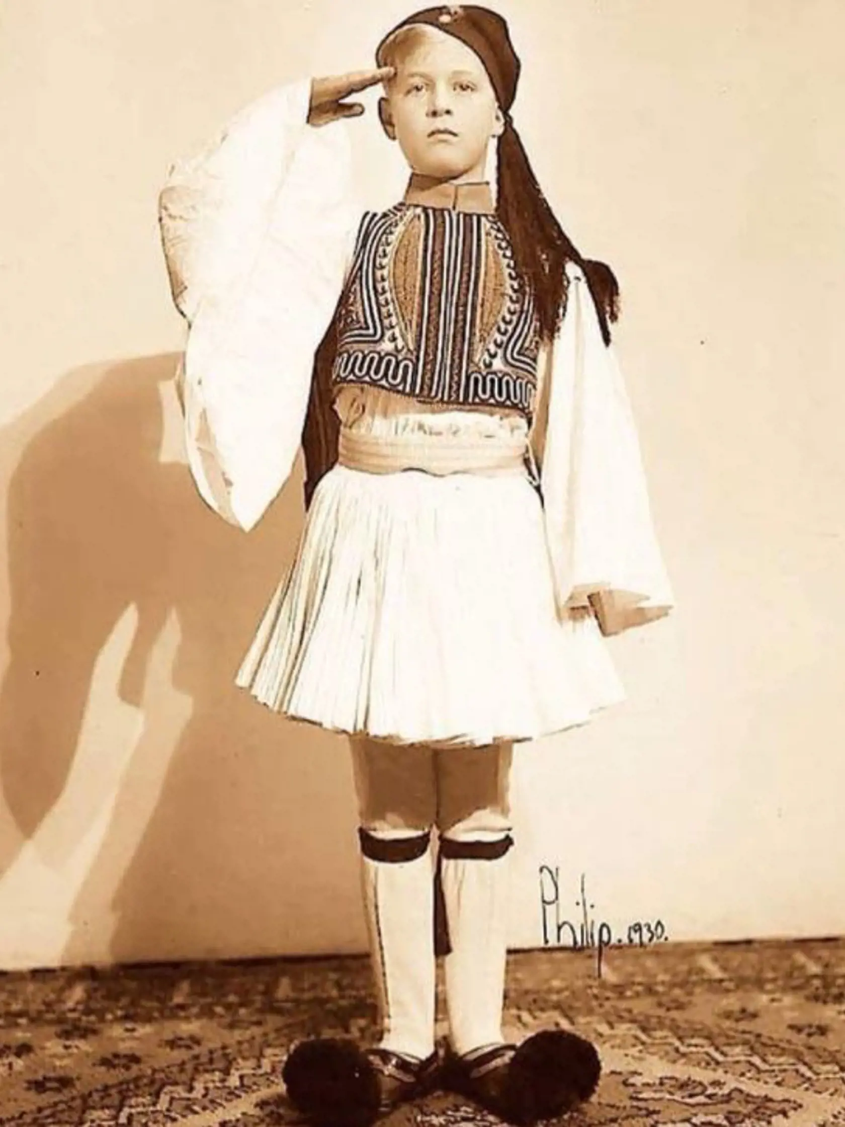 Princ Philip sa narodil 10. júna 1921 na gréckom ostrove Korfu ako člen kráľovskej rodiny. Bol synom gréckeho a dánskeho princa Andreasa a princeznej Alice von Battenberg. Pochádzal zo šlezvicko-holštajnsko-sondenbursko-glücksburskej dynastie, ktorá vládla v Dánsku, Nórsku a Grécku, no jeho predkami boli príslušníci viacerých panovníckych rodov vrátane ruskej dynastie Romanovcov.