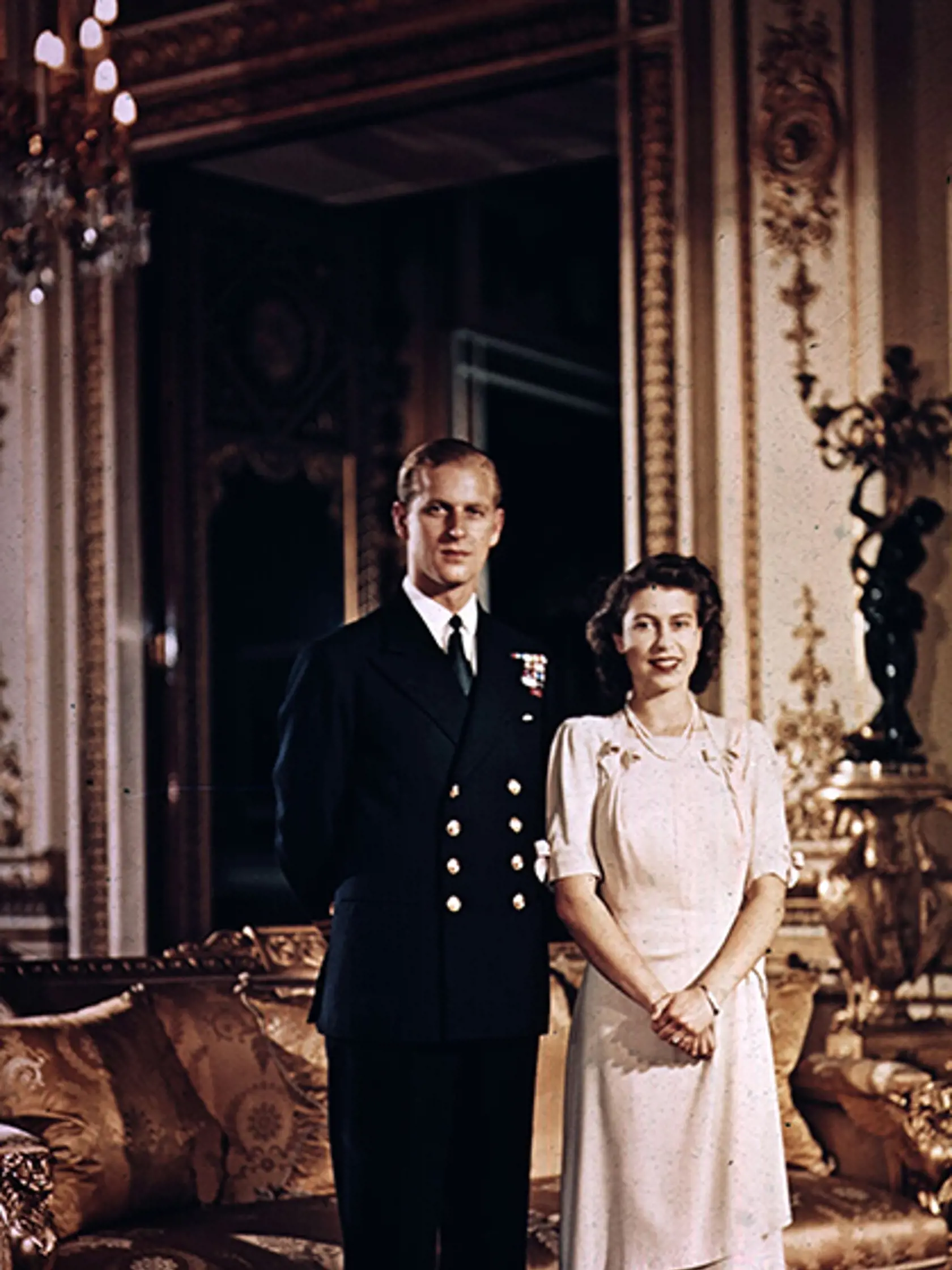 Britský princ Philip, manžel kráľovnej Alžbety II.: Princ Philip je súčasťou britskej monarchie, ale svadba s vládkyňou ho niečo stála. Nakoľko bol princom Grécka a Dánska, a teoreticky ho čakal trón, musel sa nároku vzdať s ohľadom na trón v Británii. Ten čakal na jeho vyvolenú - vtedy ešte len princeznú, dnes už kráľovnú. Philip však na oplátku dostal v Británii niekoľko vysokých titulov.