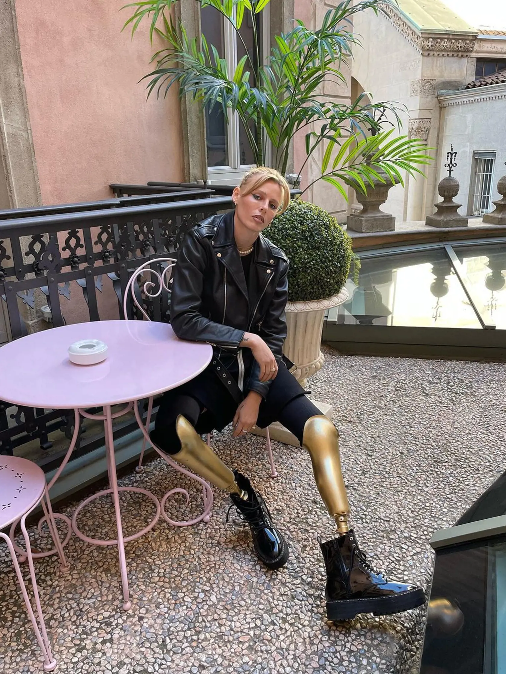 Lauren prišla o nohy kvôli syndrómu toxického šoku. Napriek tomu sa presadila v modelingu.