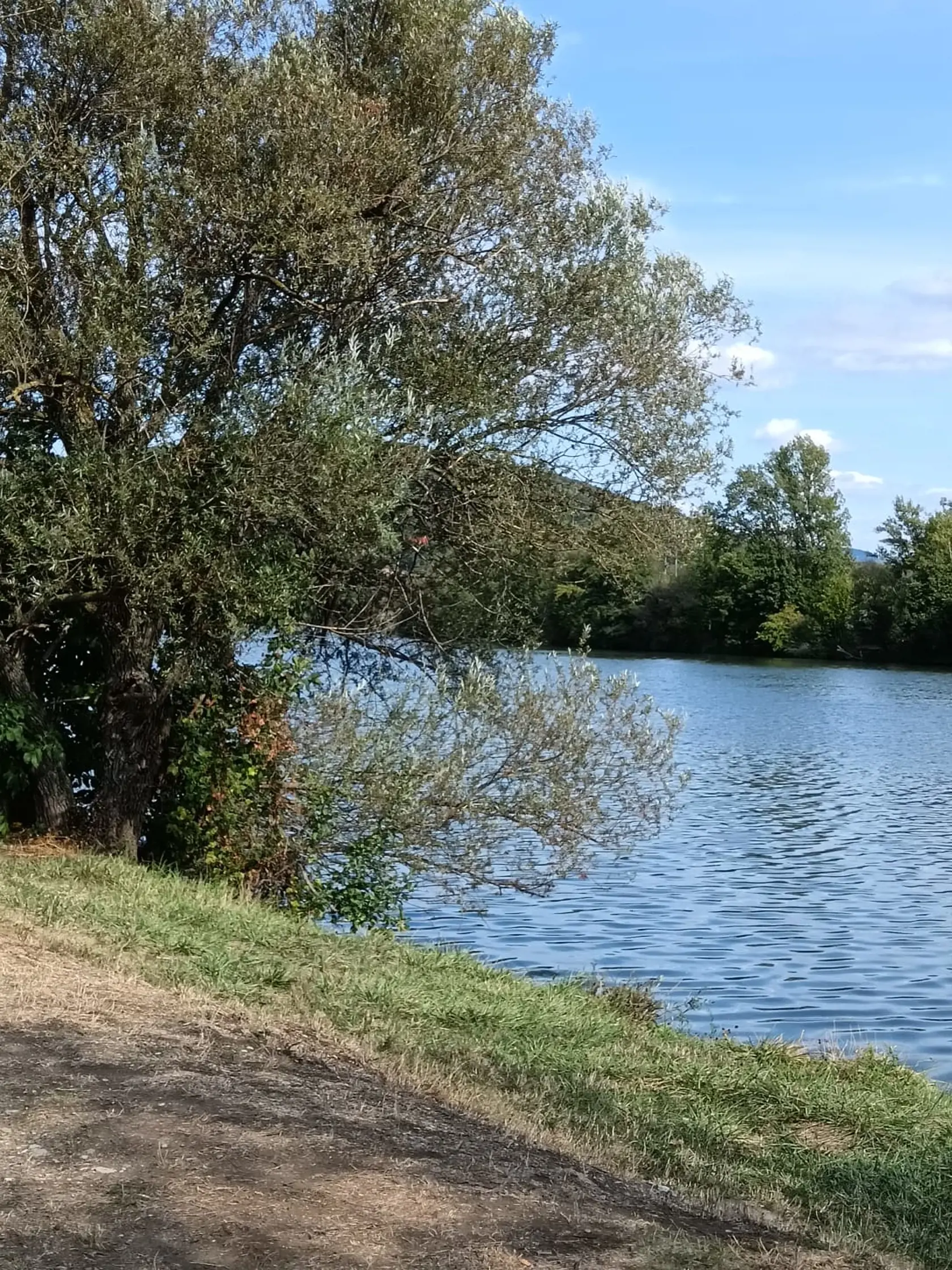 Vážska cyklotrasa je vhodná na výlet v akomkoľvek počasí a ročnom období