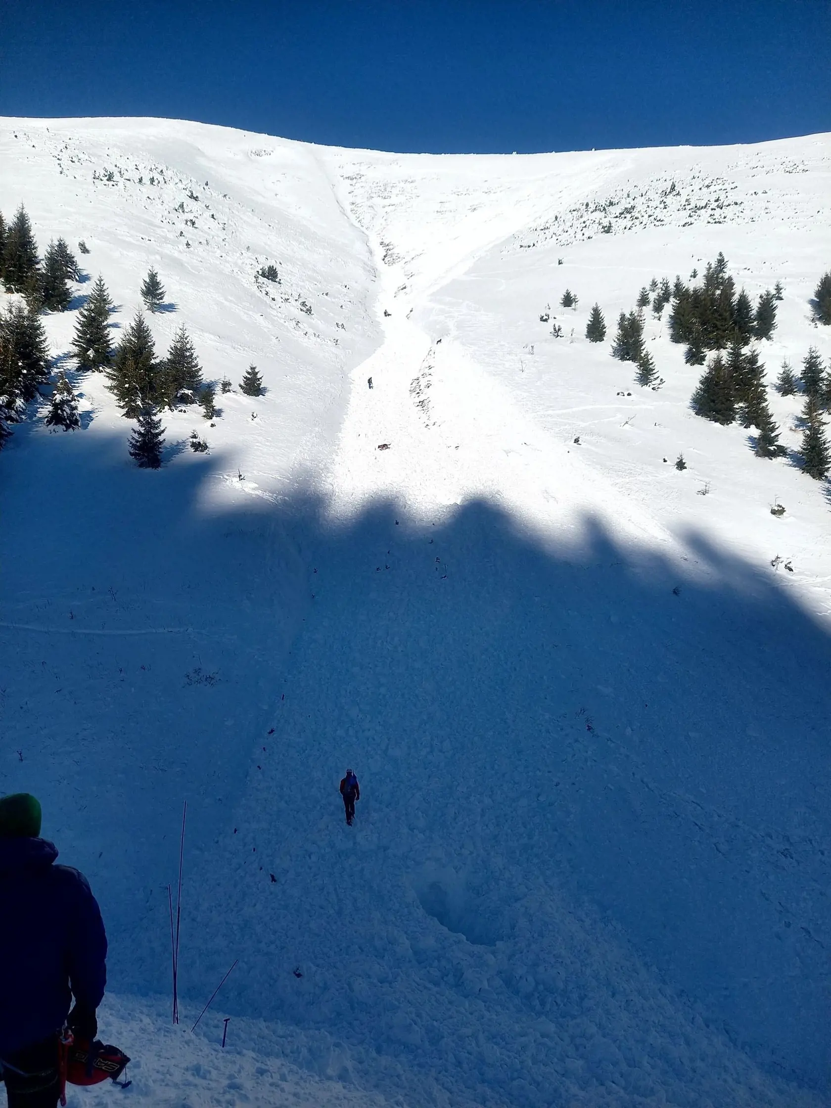 Skialpinisti na Krížnej nemali vyhľadávacie lavínové batohy.