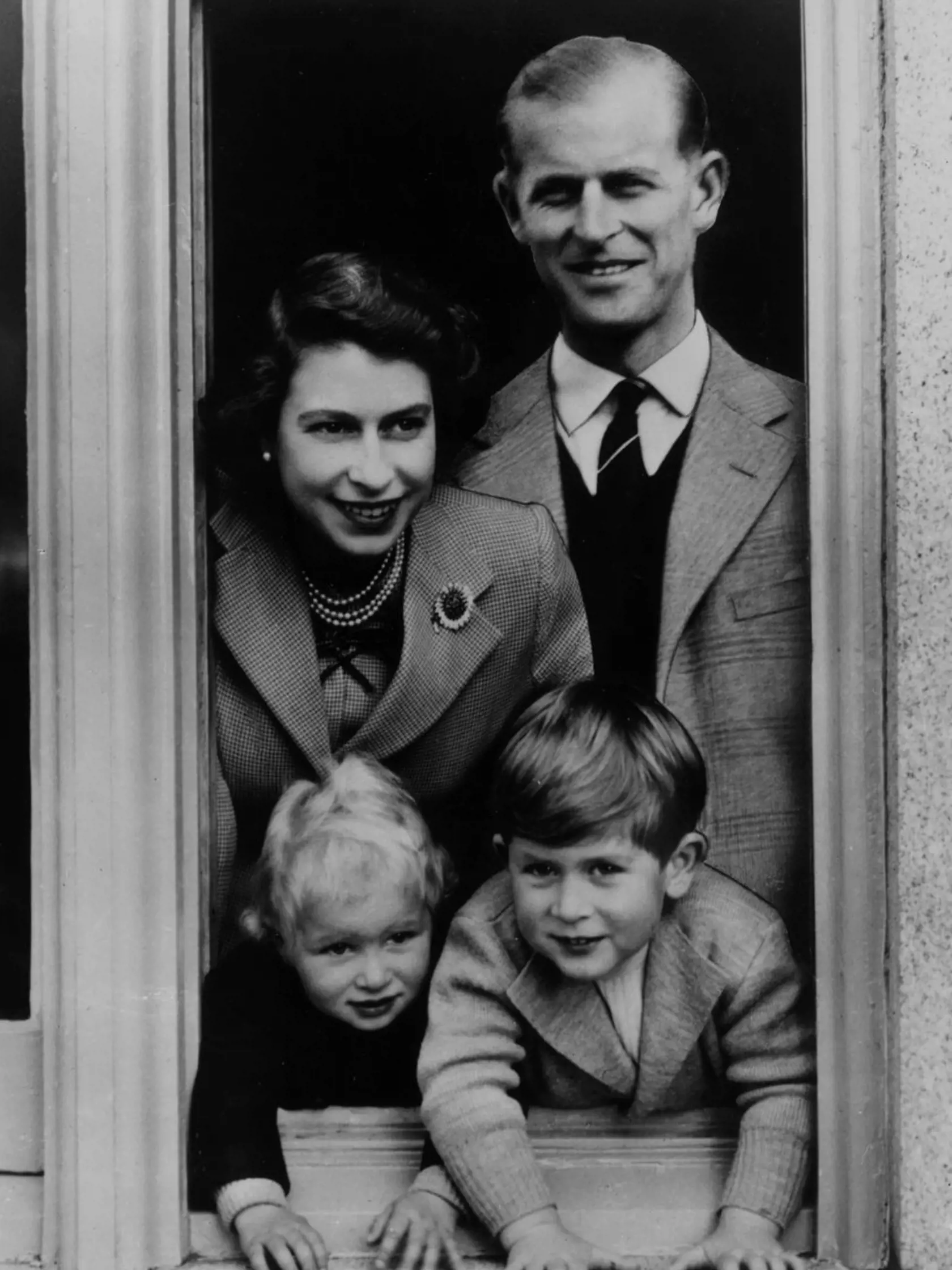 1952: Kráľovná, princ Philip, princezná Anne a princ Charles