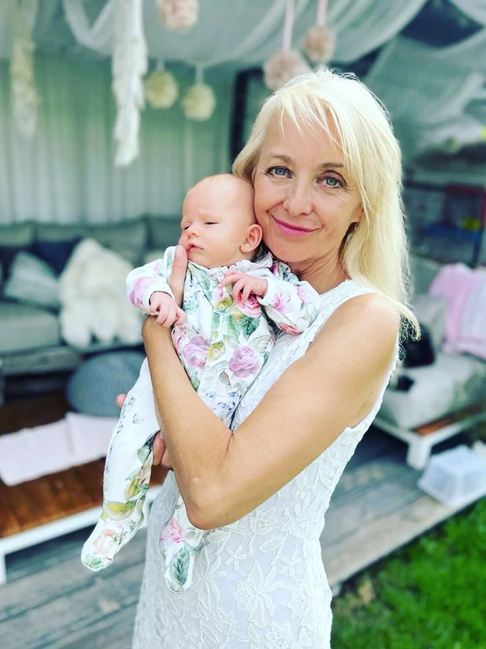 Veronika Žilková s vnučkou Rozárkou.
