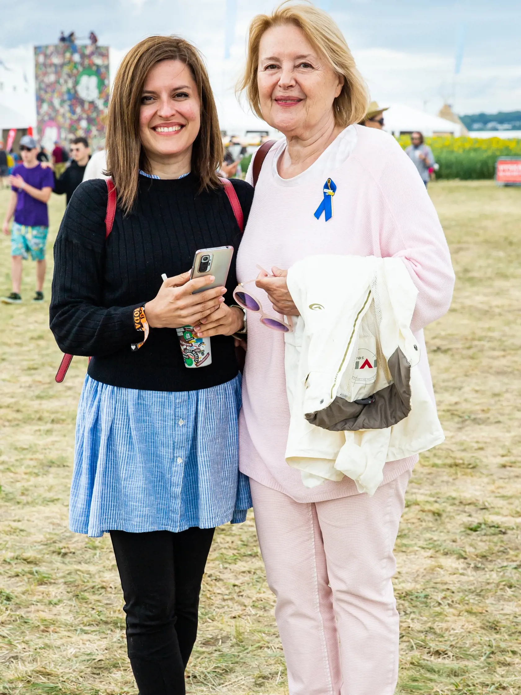 Druhý deň hudobného festivalu "POHODA 2022" na letisku v Trenčíne. Na snímke Magda Vášáryová a Hana Lasicová.