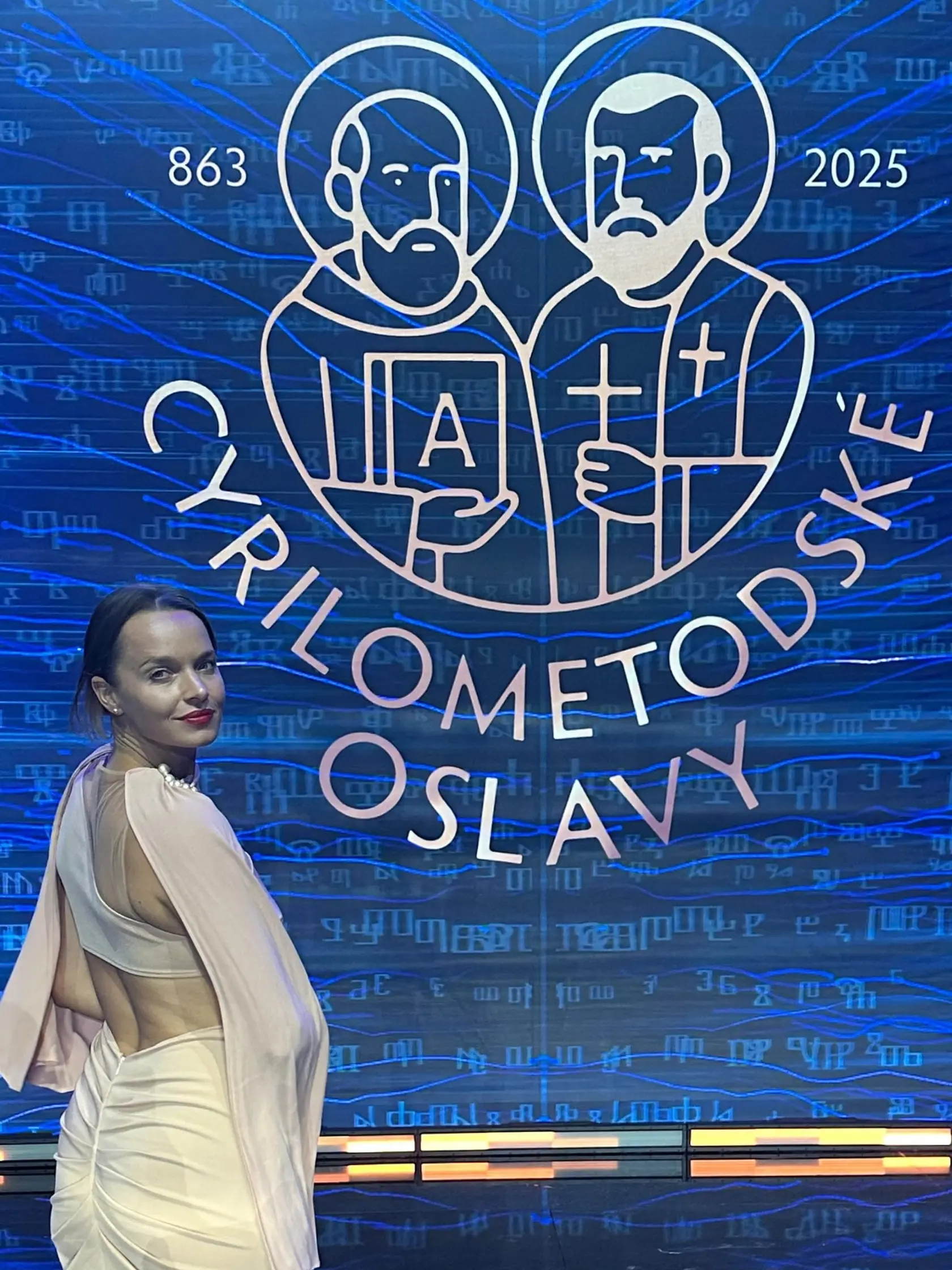 Romana Tabaková počas osláv na hrade Devín predviedla tieto zaujímavé šaty. 