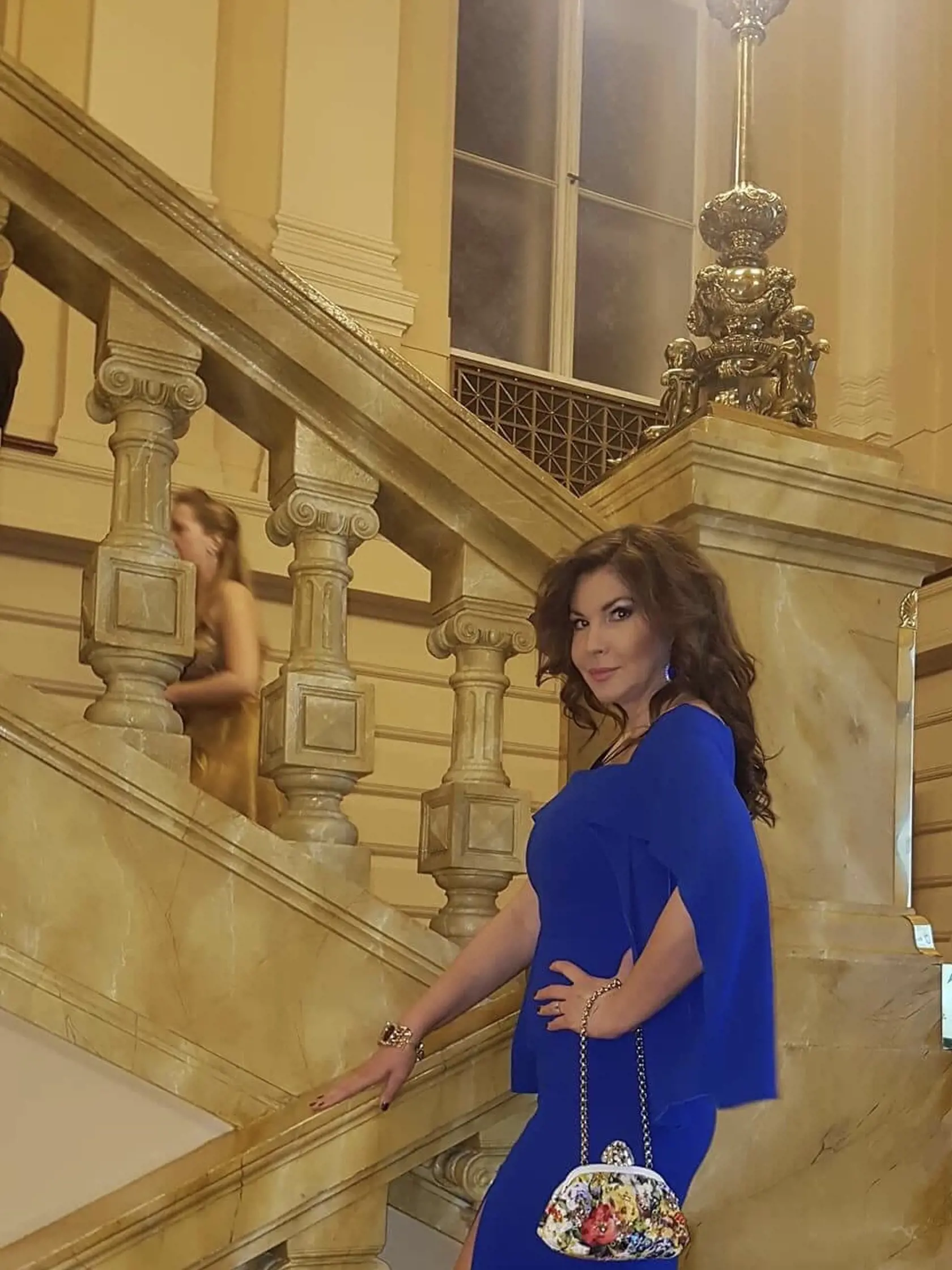Ples CZECH TOP 100 v Prahe na Žofíne som si užívala. Úžasný zážitok podčiarkli šaty od francúzskeho módneho návrhára Rolanda Moureta a kabelka DG.