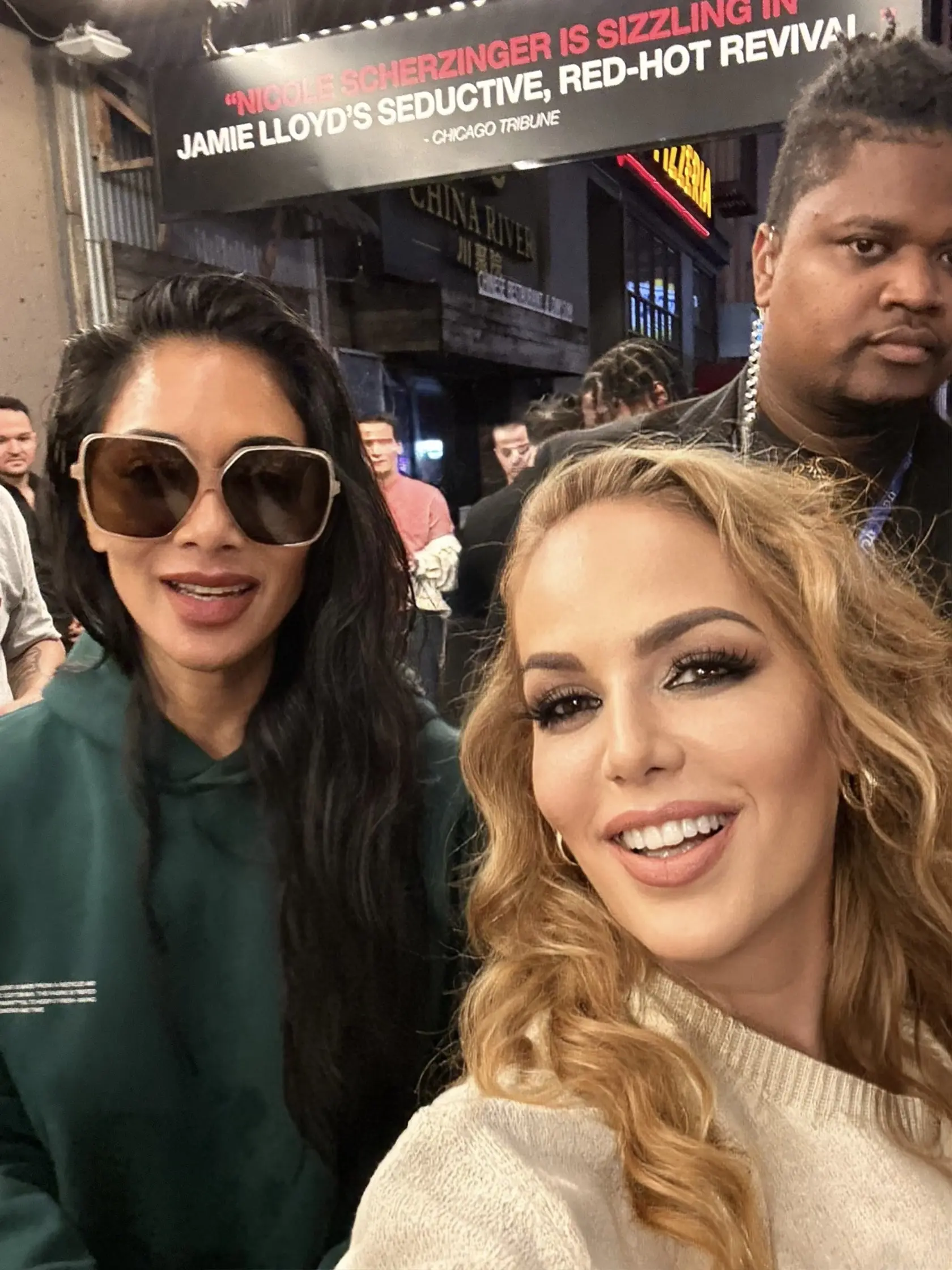 Karin Haydu bola na muzikáli Sunset Boulevard na Broadway. Mala šťastie na fotku s Nicole Scherzinger, prehodili spolu pár slov aj od nej získala podpis. 