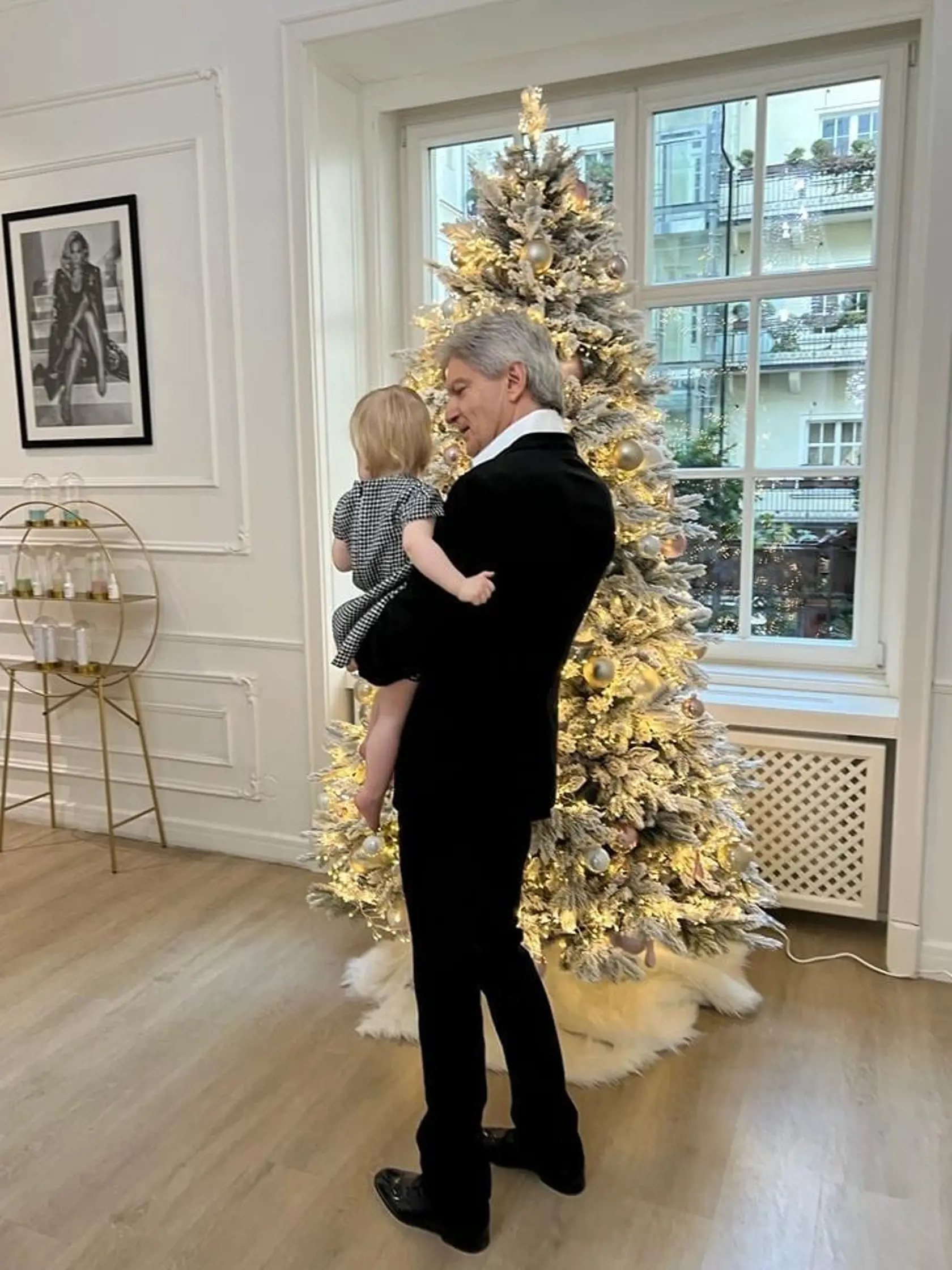 Erika ukázala svoju ročnú dcérku Ellu.