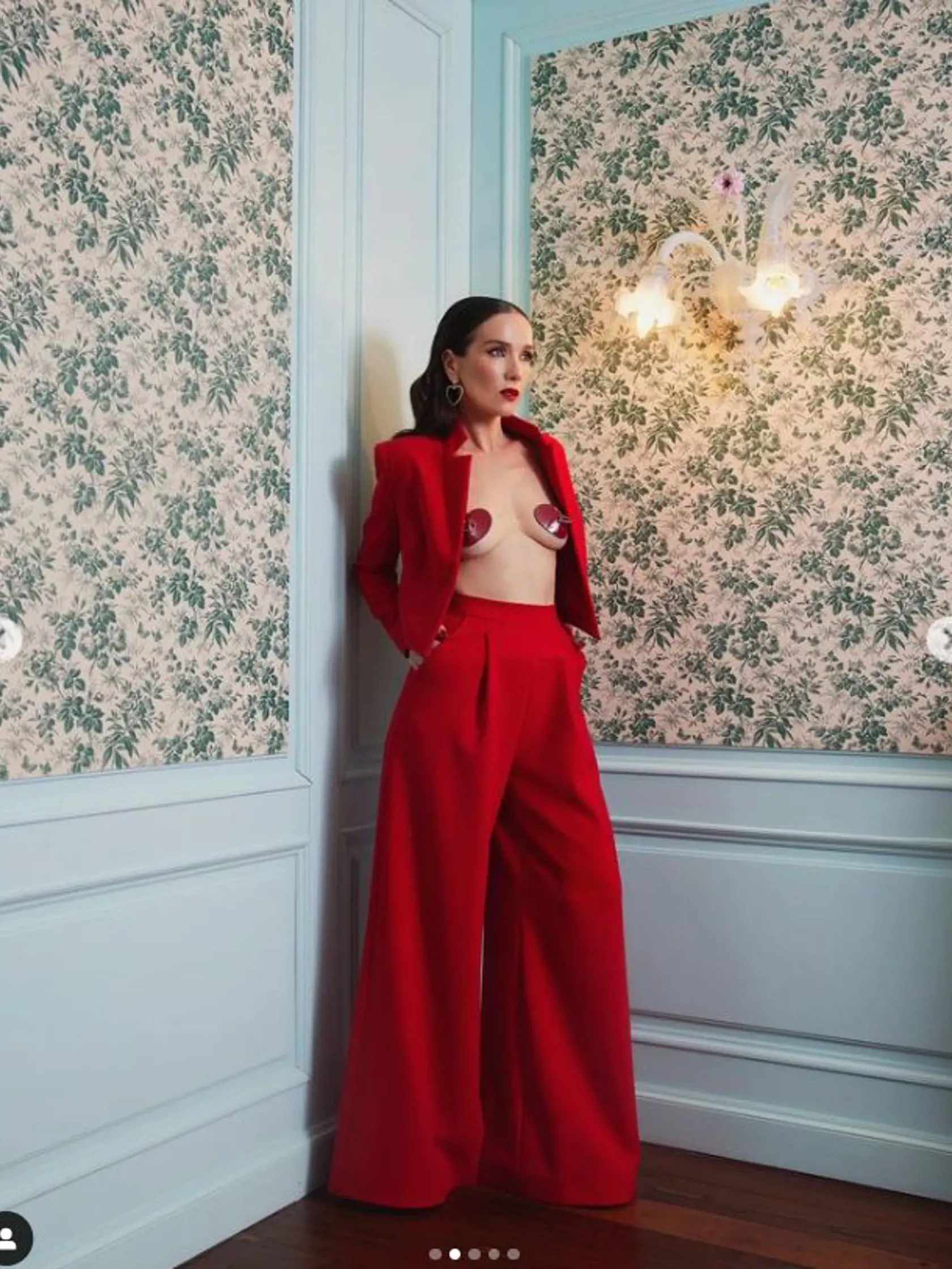 Natalia Oreiro propaguje svoj nový film Casi Muerta. Na šteklivých záberoch odhalila nahé prsia...