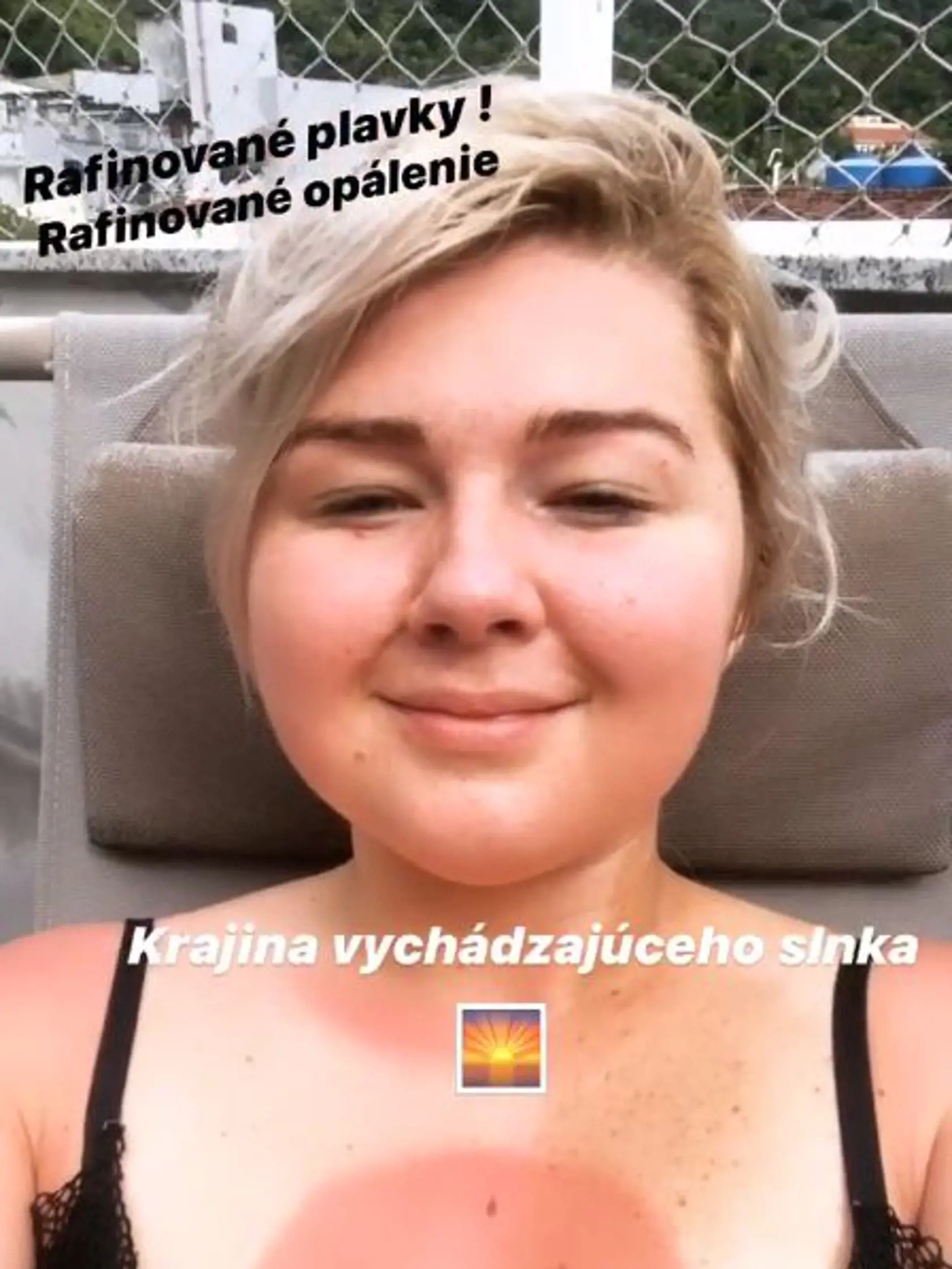 Evelyn na druhý deň ukázala opálenie podľa plaviek.