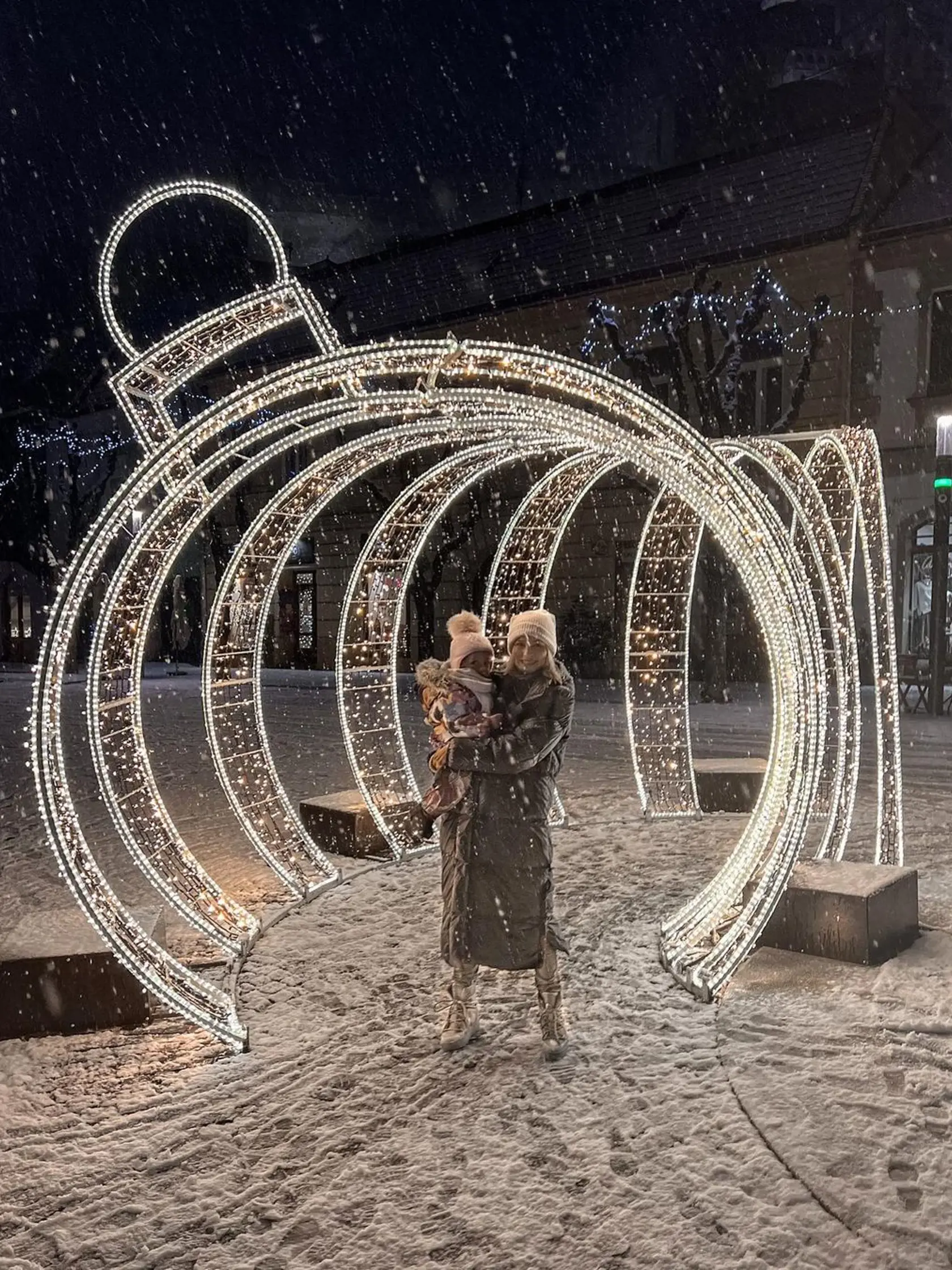 Ivanka a Bella si užívali sneh a vianočnú atmosféru Trenčína.