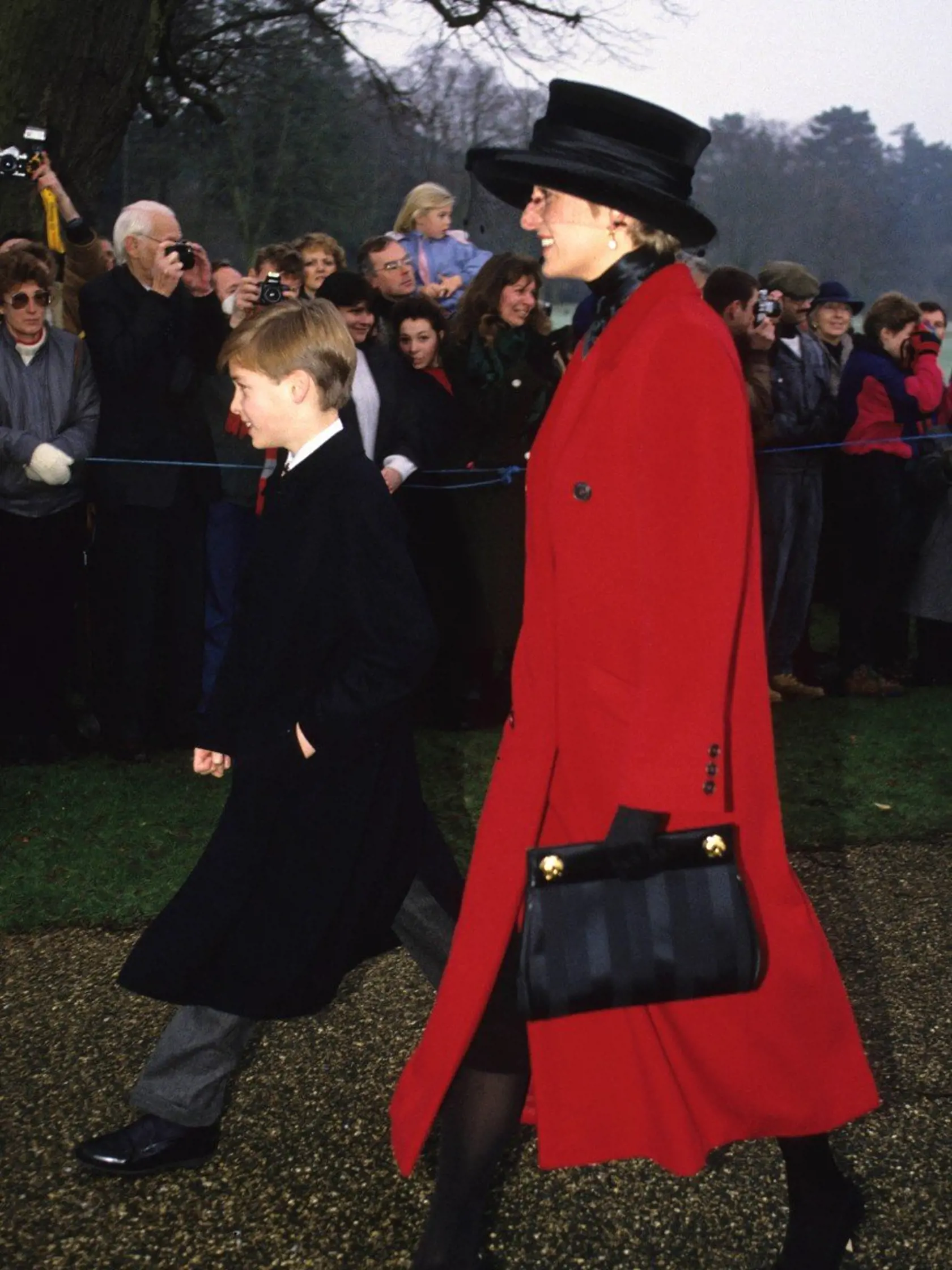 Takto prišla princezná Diana so synom Williamom na vianočnú omšu v Sandringhame v roku 1993.