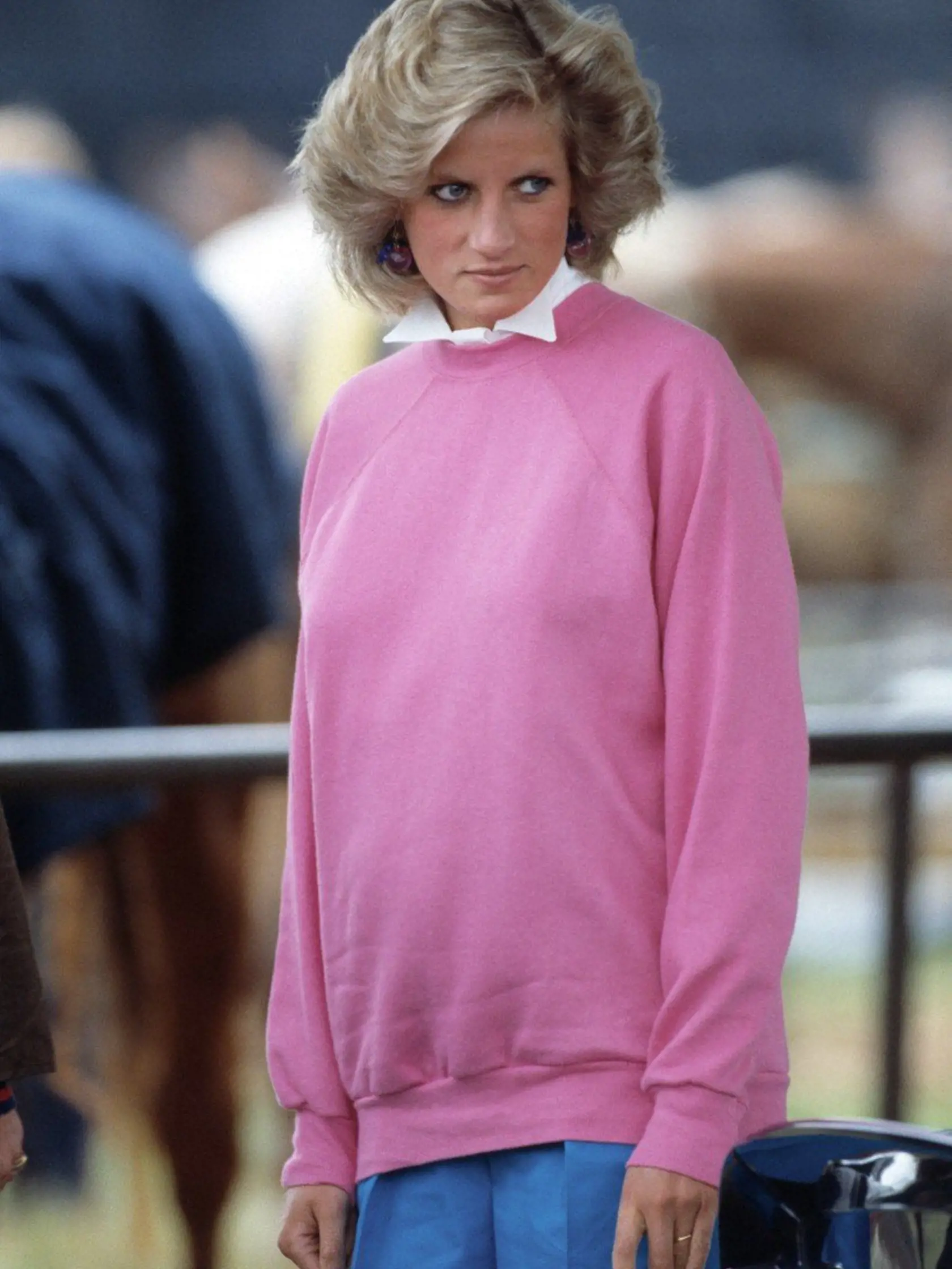 Charles si všimol, že od zásnub vo februári 1981 sa Diana veľmi zmenila.