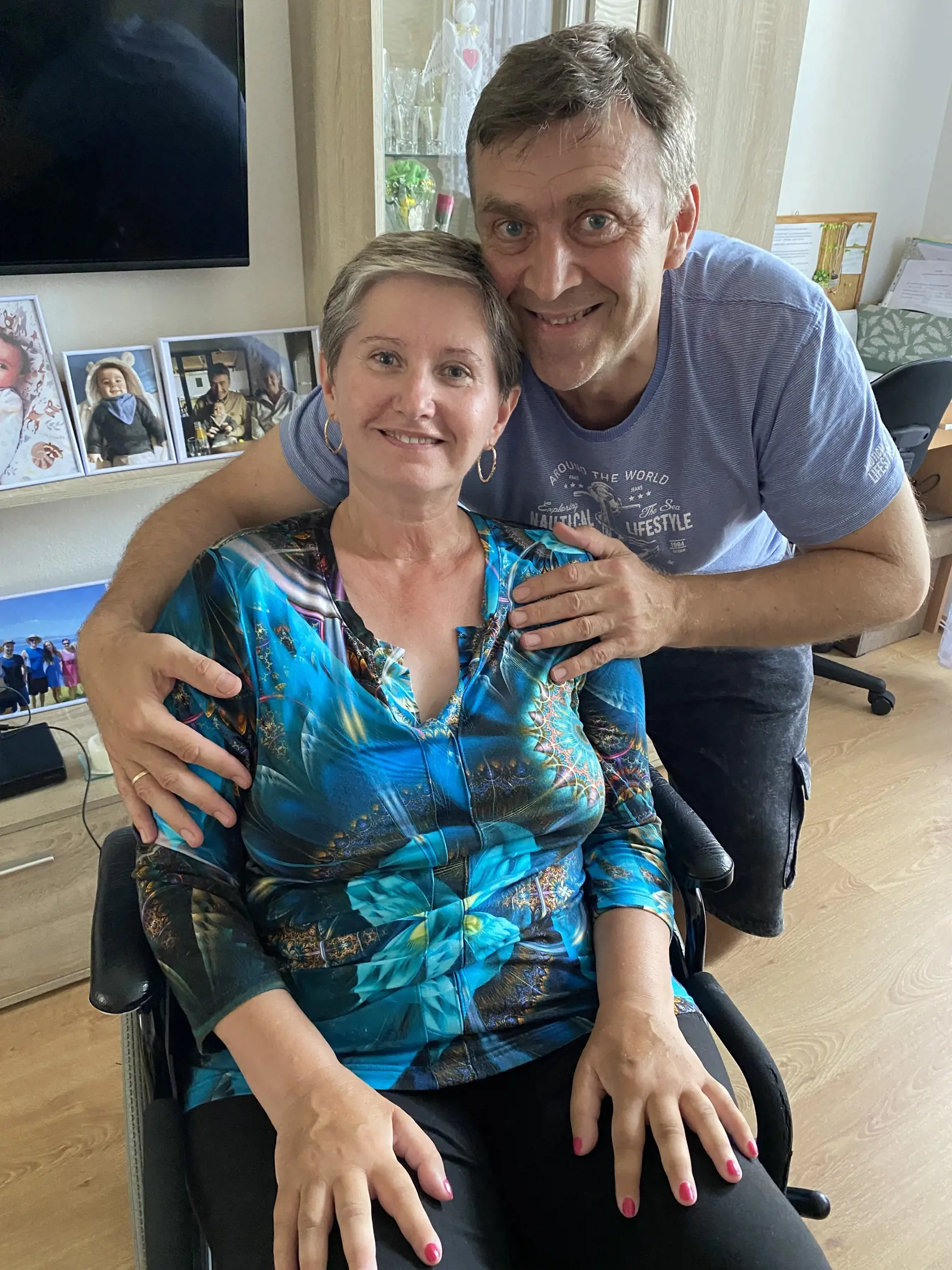 Nezdávajú sa. Ivetka (55) s manželom Petrom (56). Keď o nej rozpráva, nežne ju pohladí po vláskoch.