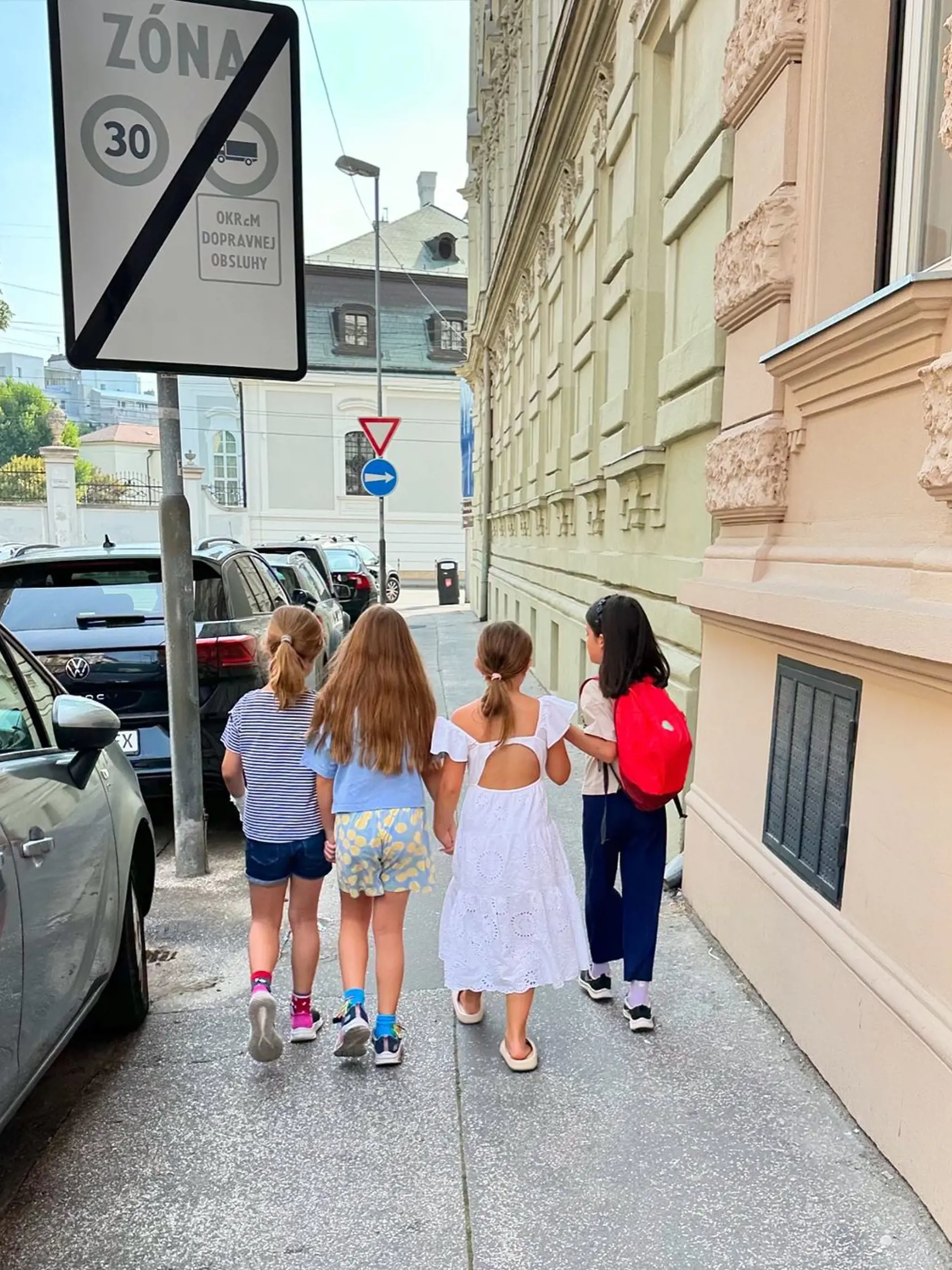 Sestry Heribanové a Zuzana Porubjaková vyprevadili do školy svoje deti.