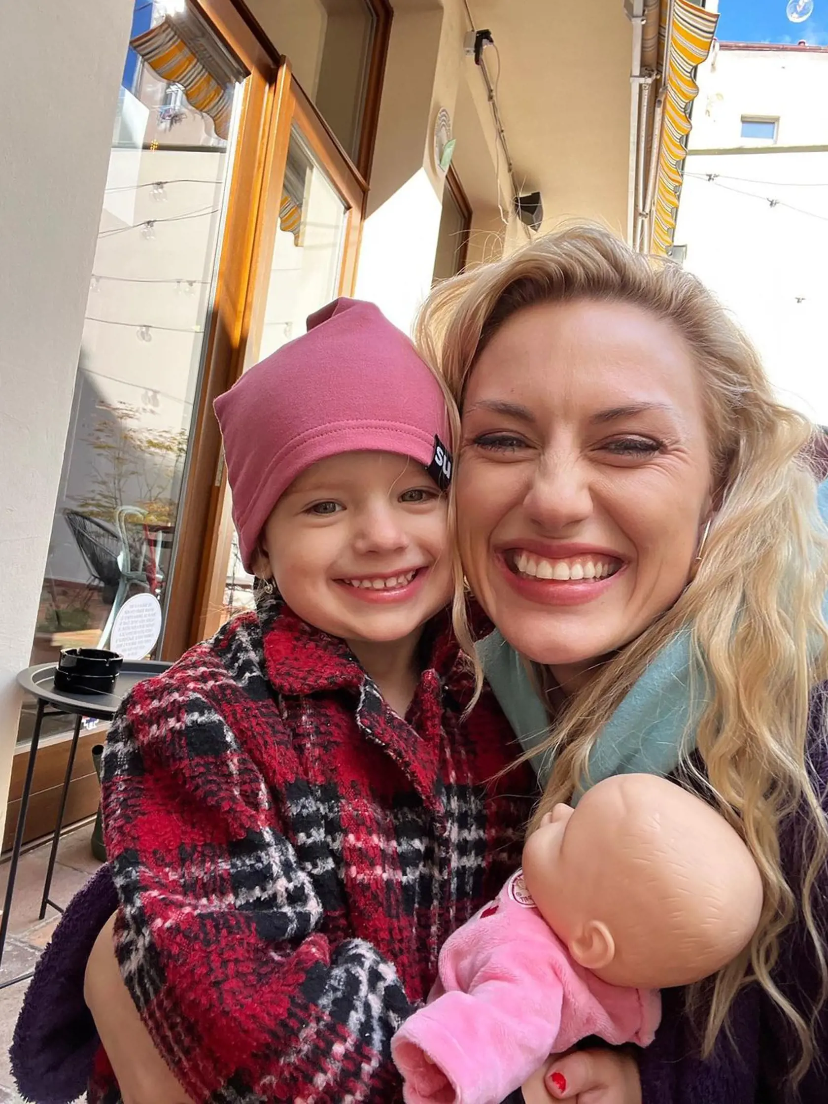 Natália Germáni so staršou dcérkou Zunou
