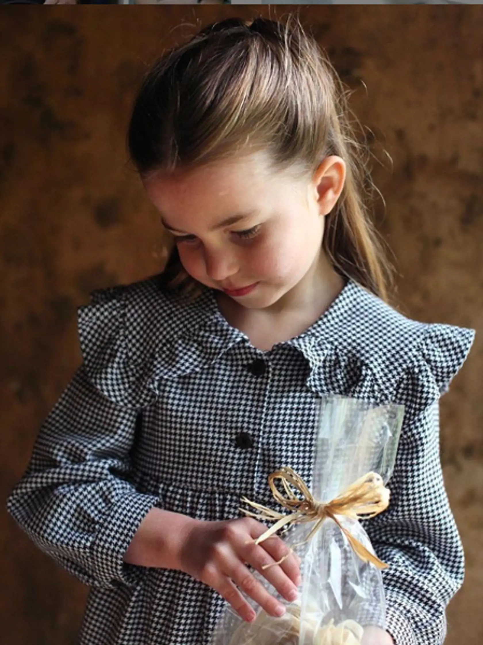 V čase koronavírusu pomáha aj princezná Charlotte.