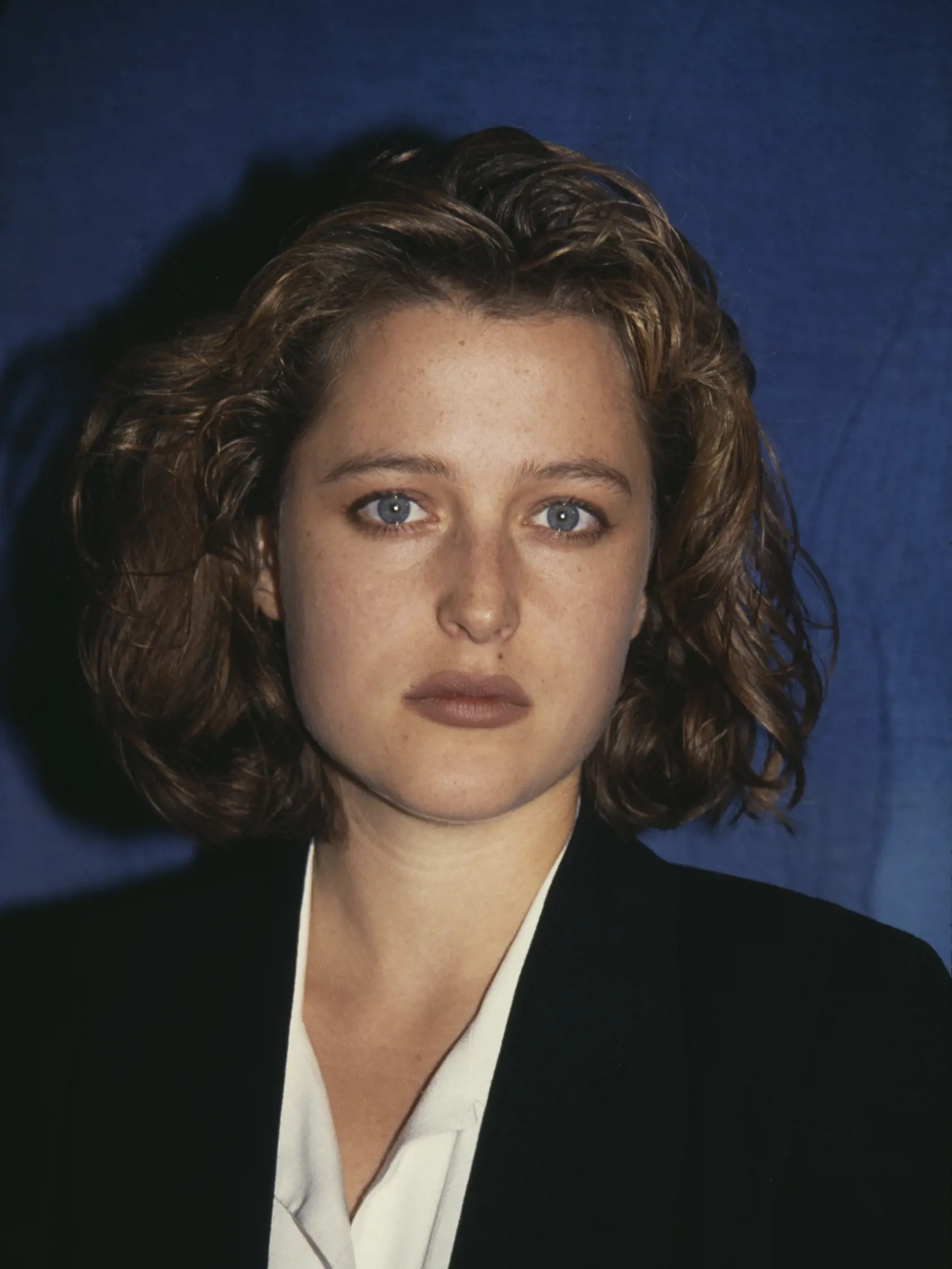 Gillian Anderson alias agentka Dana Scully sa počas nakrúcania Aktov X zamilovala do asistenta réžie Clyda Klotza. Na Nový rok 1994 bola svadba a v septembri sa narodila dcéra Piper Maru, podľa ktorej režisér Chris Carter nazval jednu epizódu. V roku 1997 sa rozviedli.