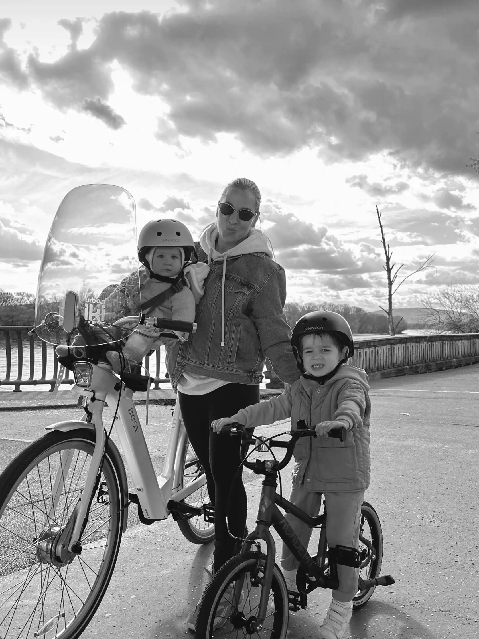 Navarovci sa rozhodli v nedeľu využiť na športovanie. Naša tenisová legenda vytiahla z garáže bicykel a išlo sa na vec.