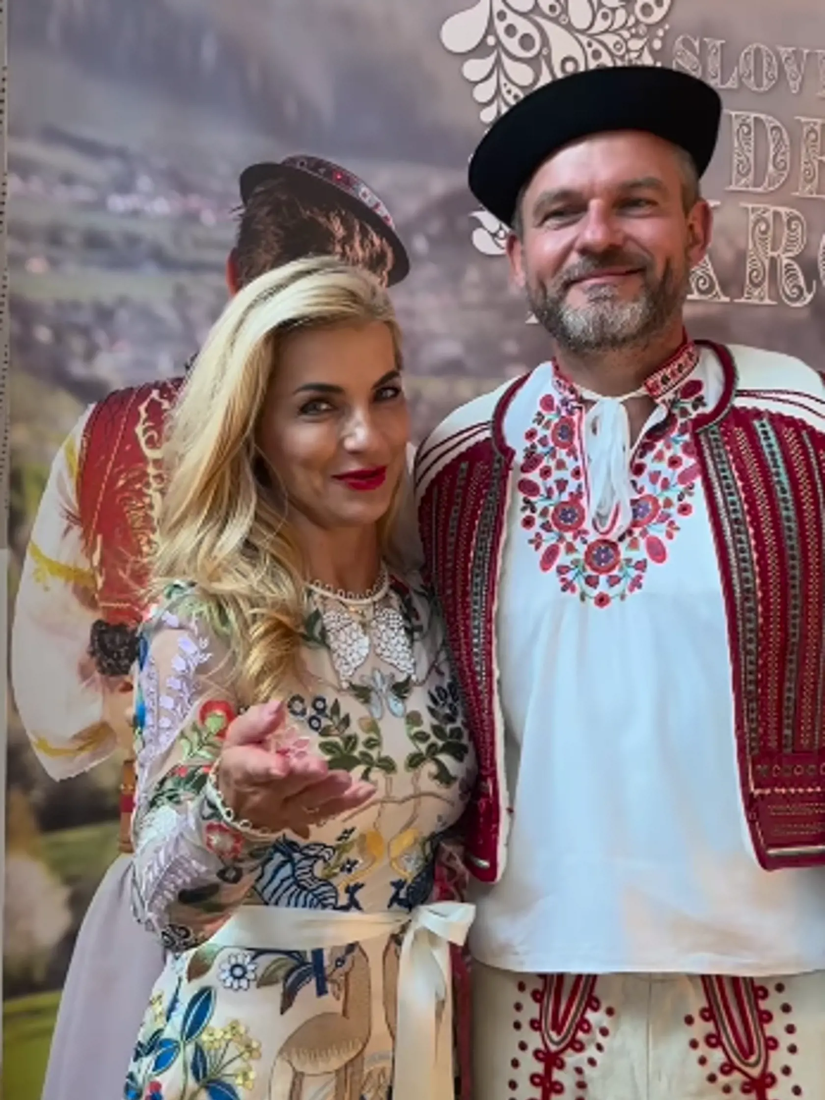 Martina Šimkovičová a Peter Pellegrini počas Slovenského dňa kroja.