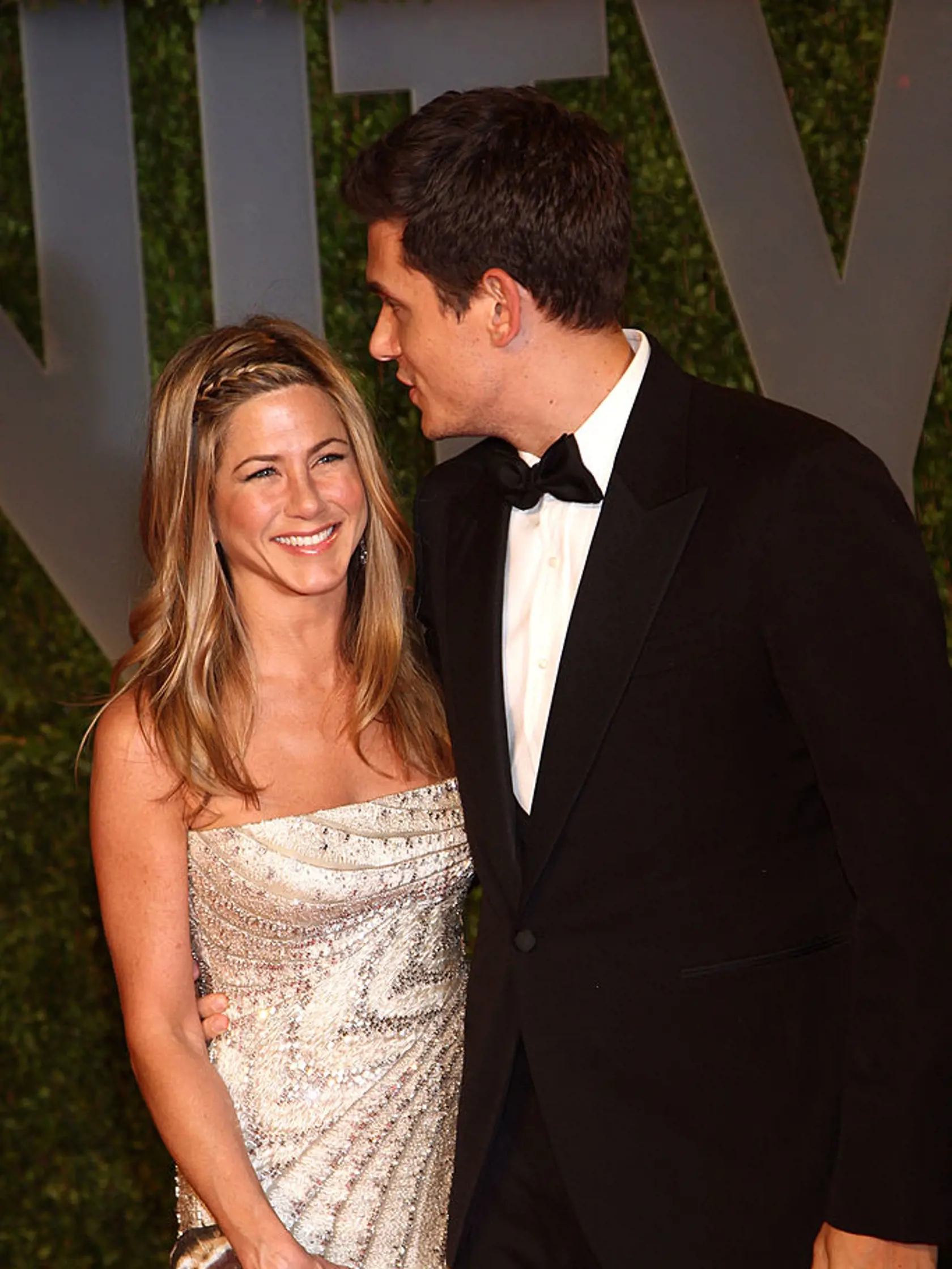 WEST HOLLYWOOD, CA - FEBRUARY 22:  Actress Jennifer Aniston (L) and musician John Mayer arrive at the 2009 Vanity Fair Oscar Party hosted by Graydon Carter held at the Sunset Tower on February 22, 2009 in West Hollywood, California.  (Photo by Alberto E. Rodriguez/Getty Images) *** Local Caption *** Jennifer Aniston;John Mayer