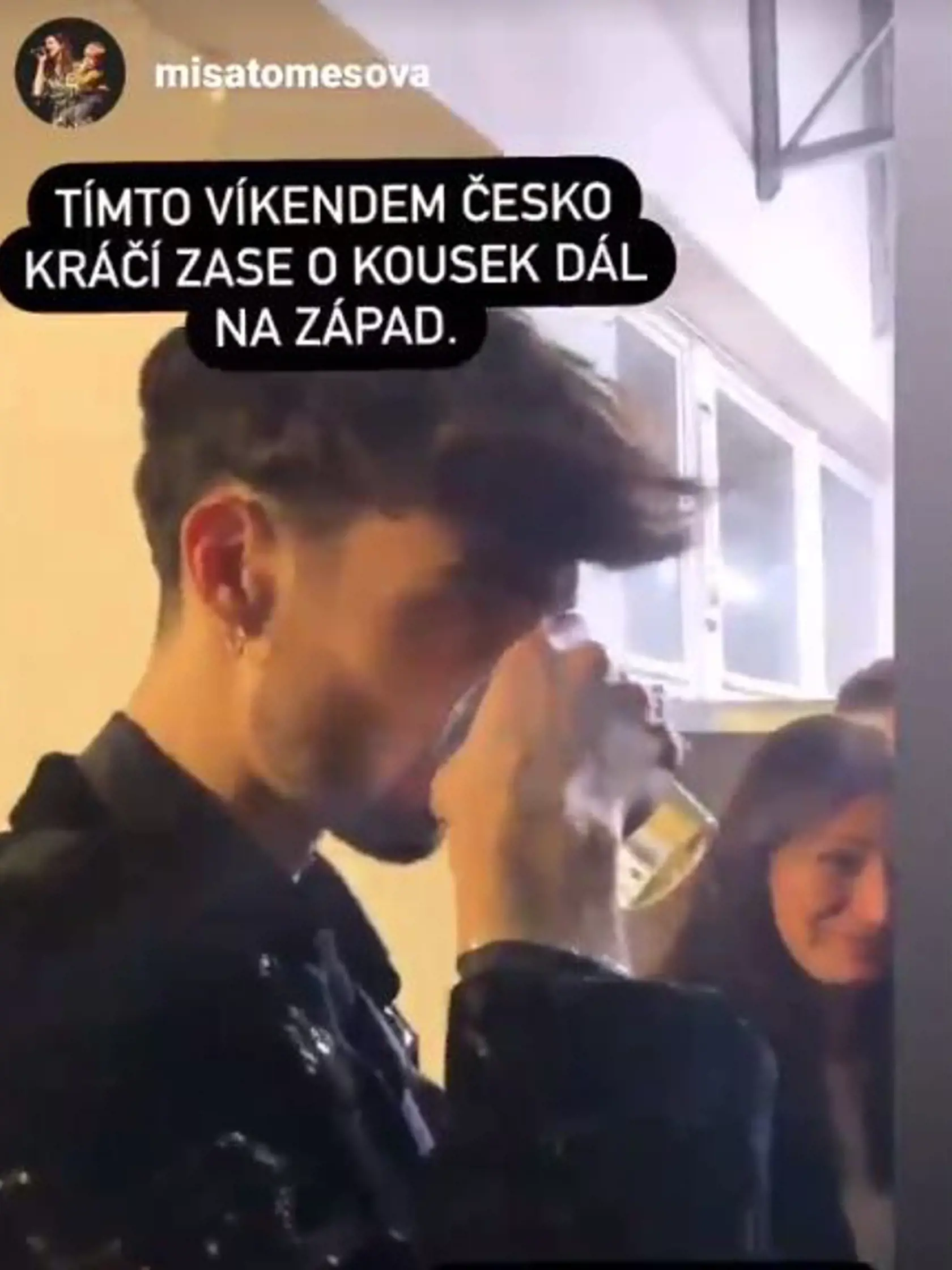 Adam svoje víťazstvo patrične oslávil.