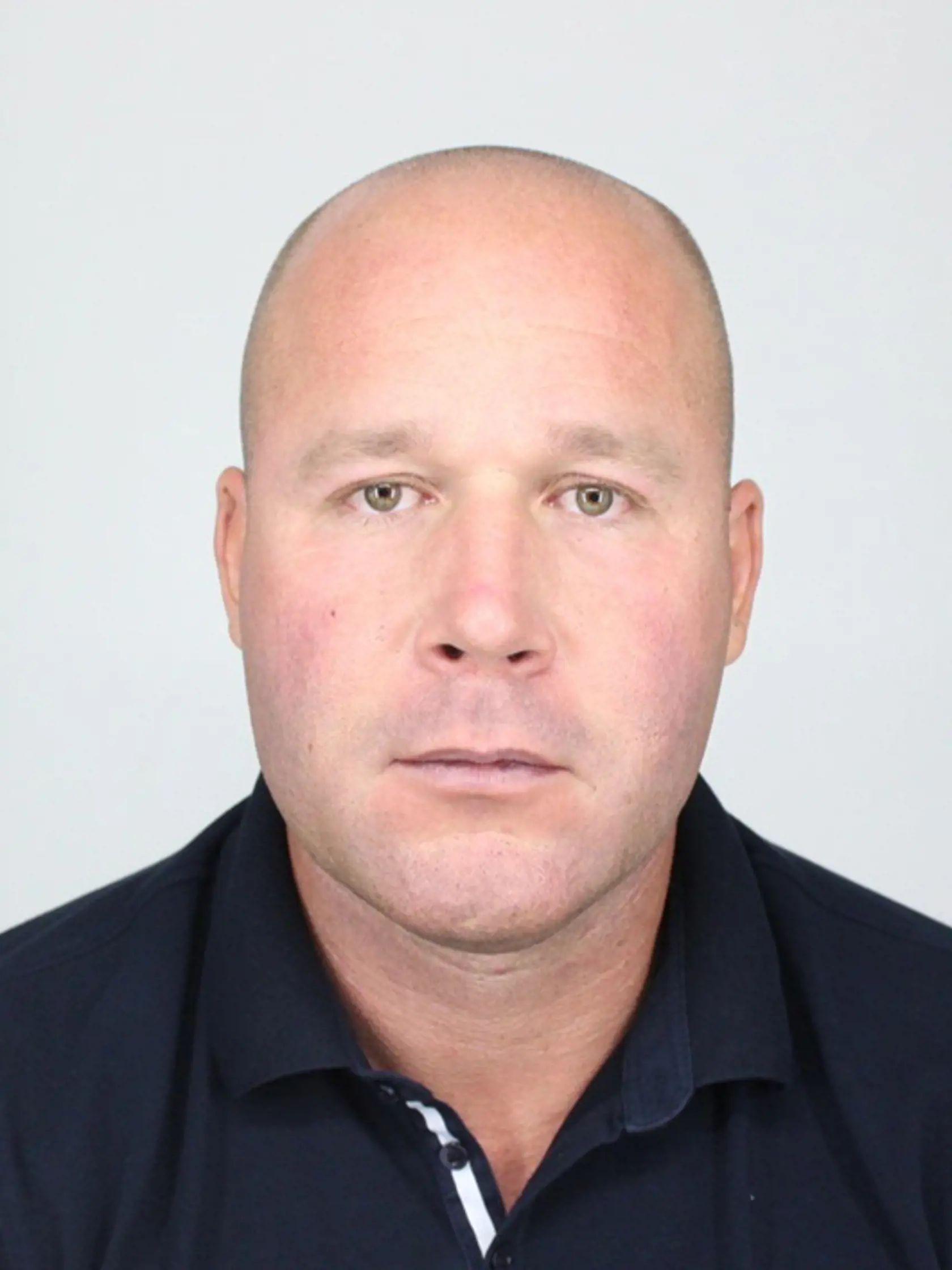 Na snímke je hľadaný Martin Mikulec